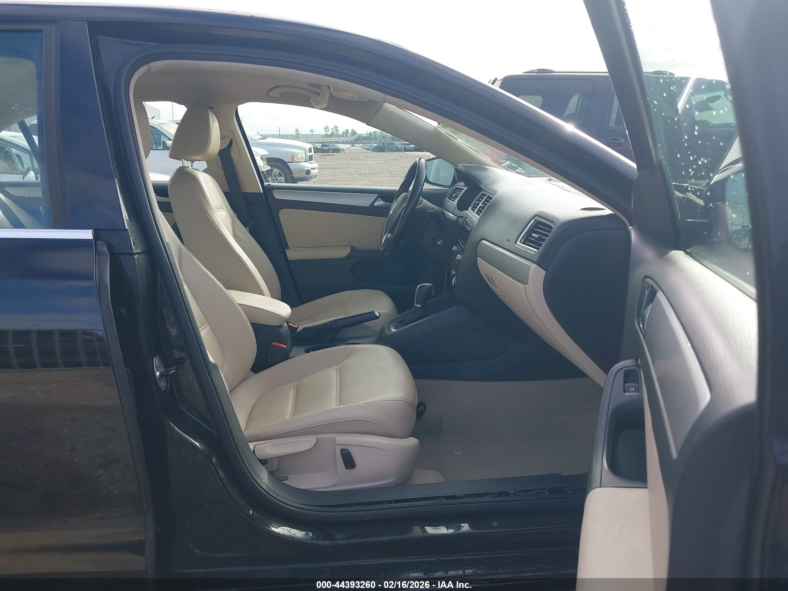 VOLKSWAGEN JETTA image 5