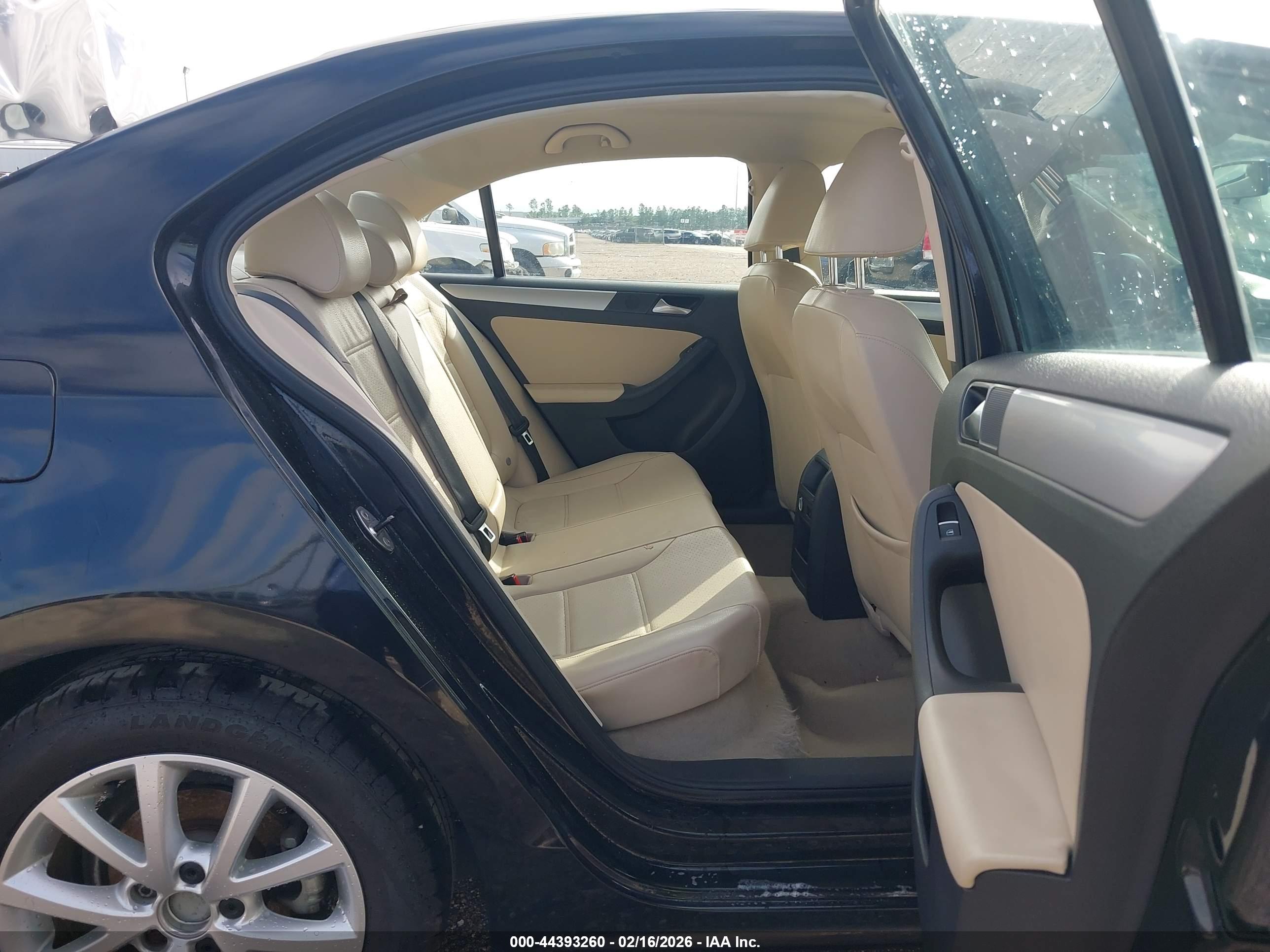 VOLKSWAGEN JETTA image 8