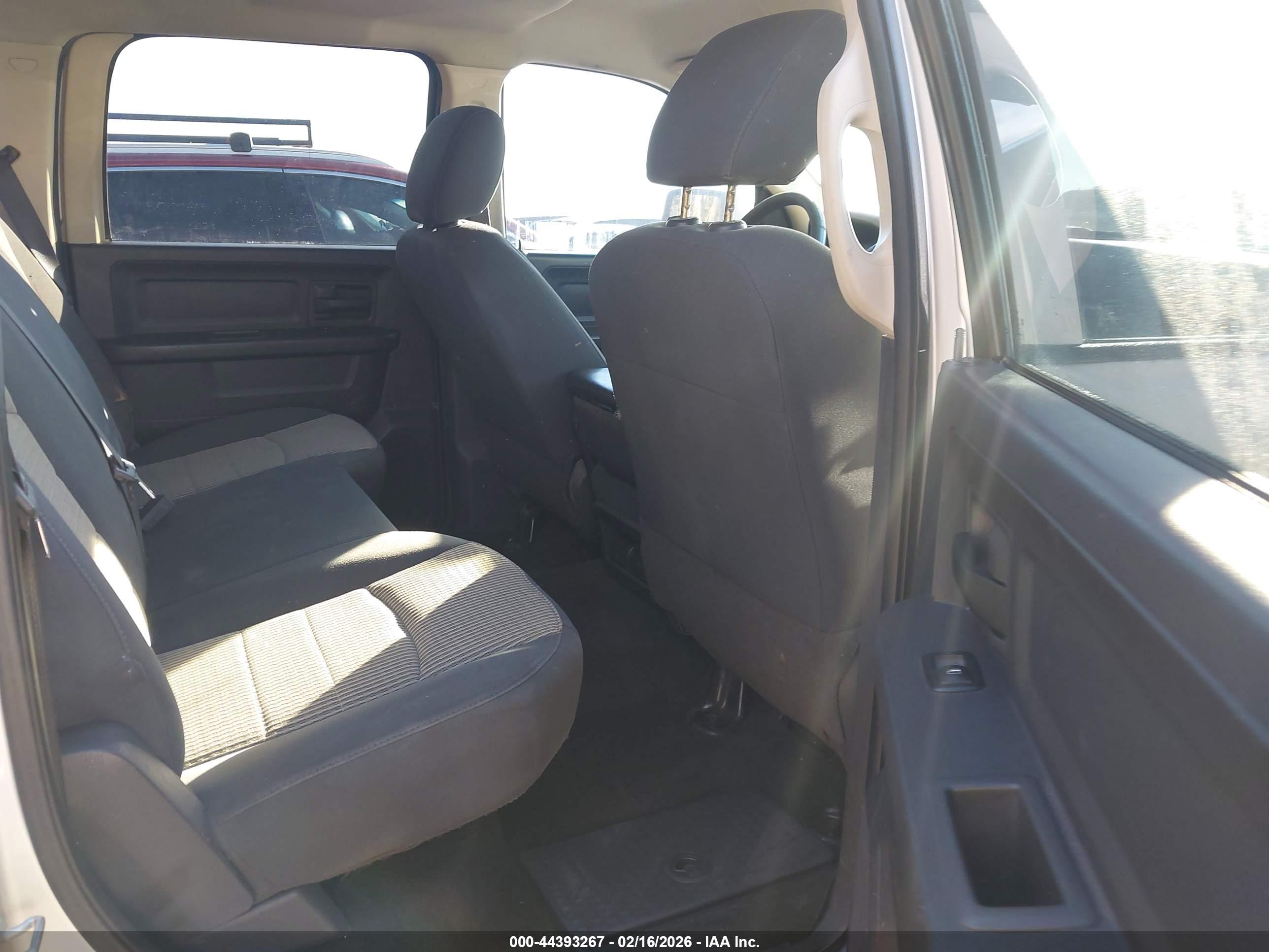 DODGE RAM image 8