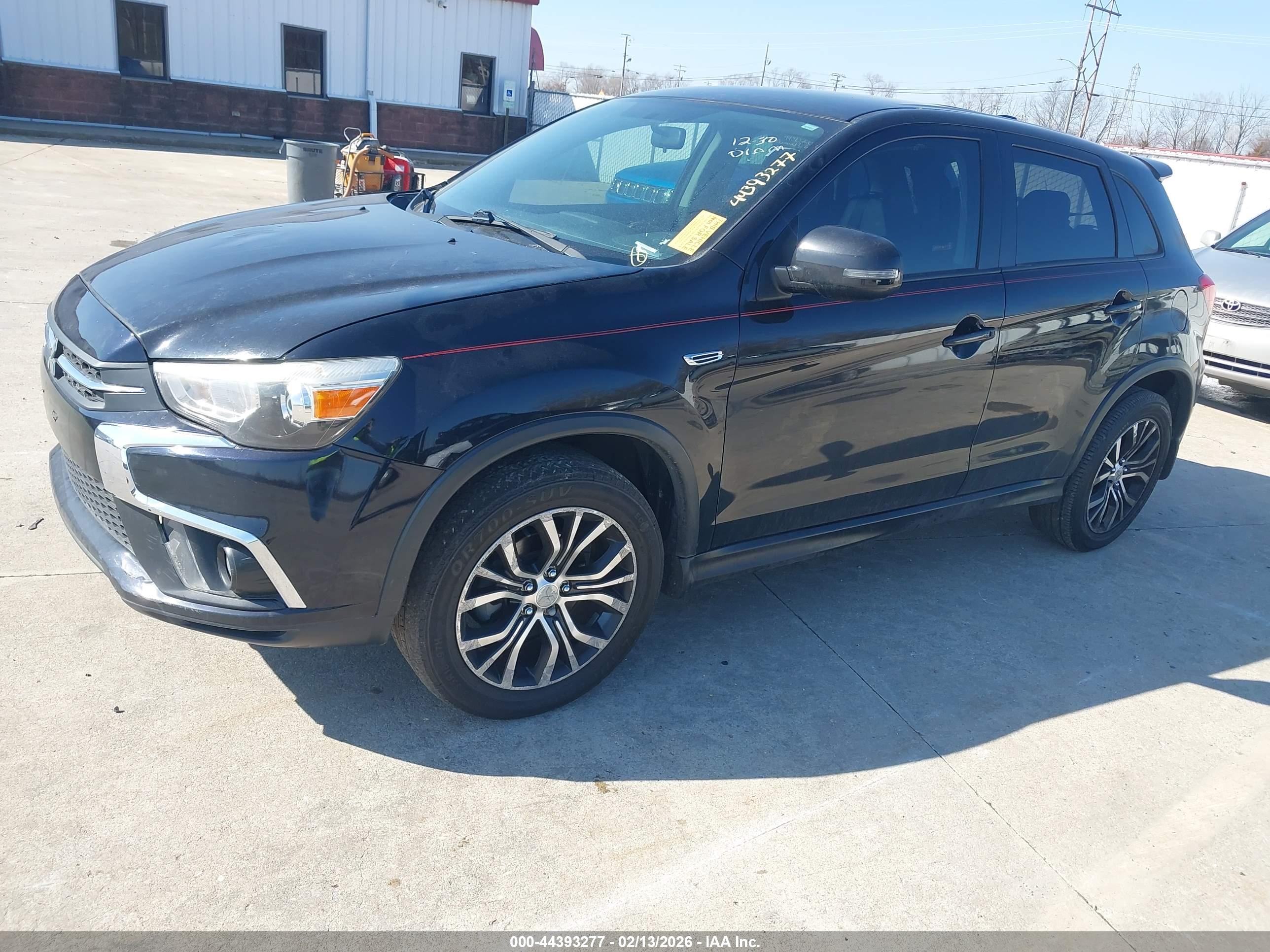 MITSUBISHI OUTLANDER image 2