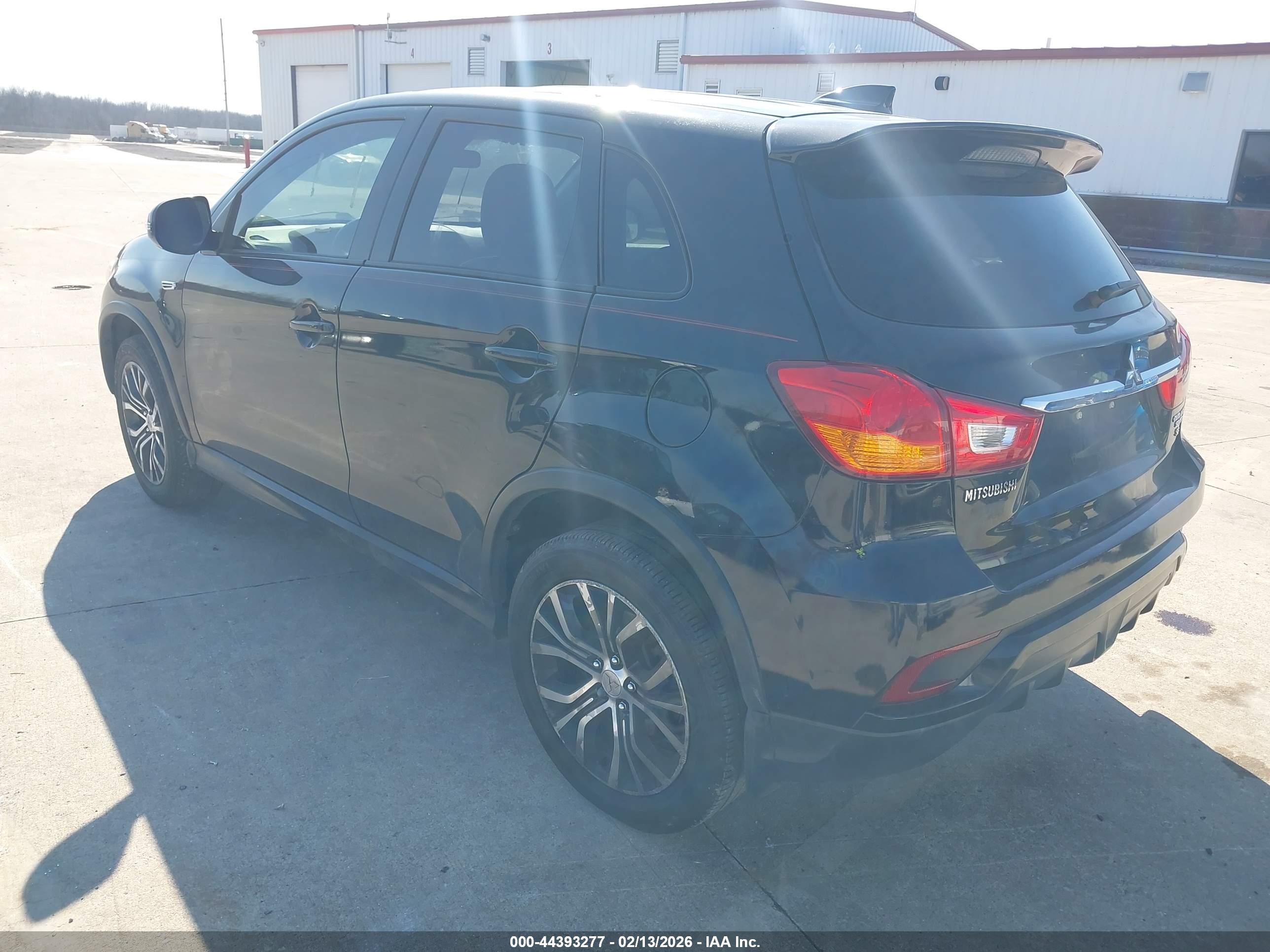 MITSUBISHI OUTLANDER image 3