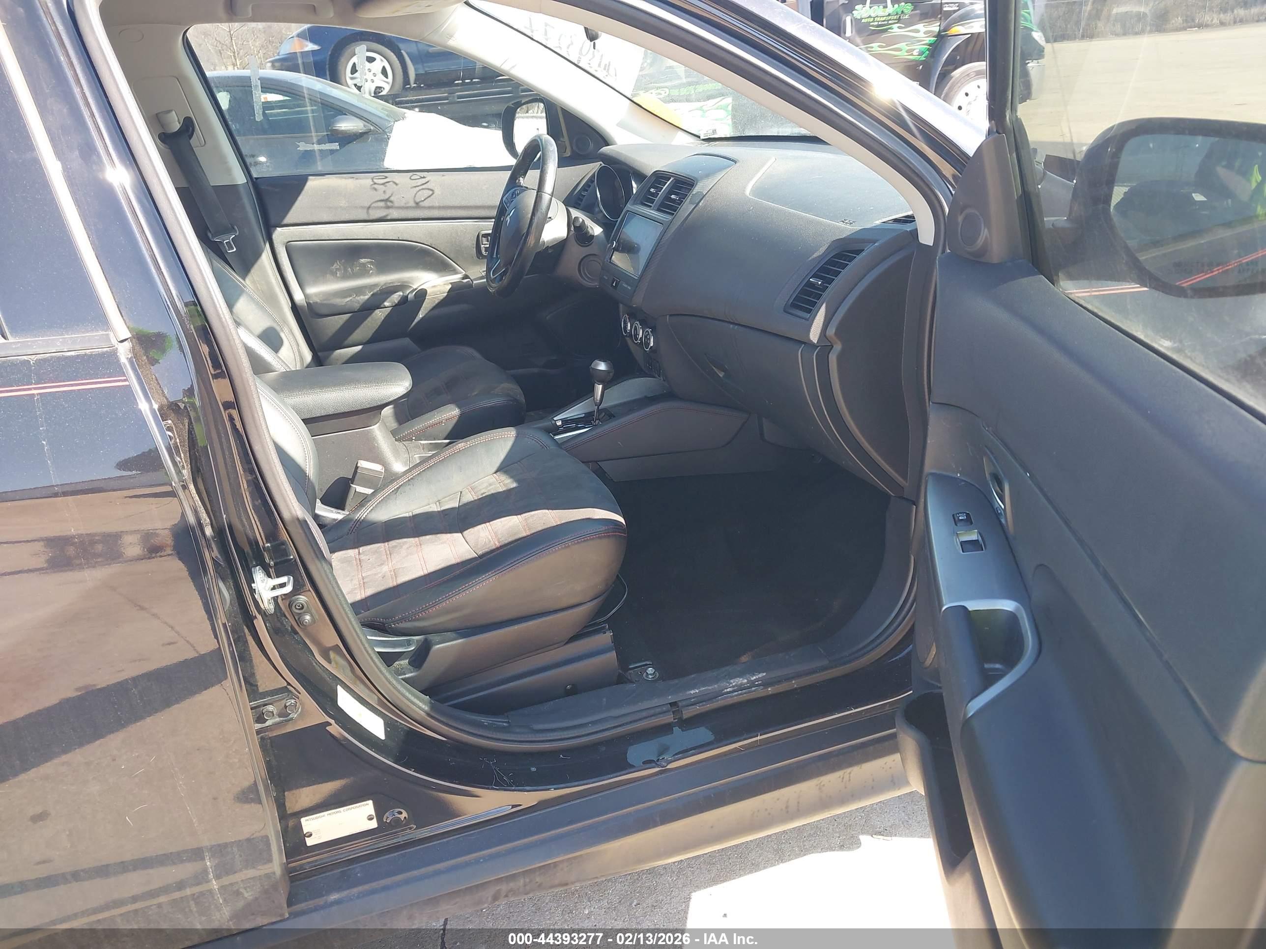 MITSUBISHI OUTLANDER image 5
