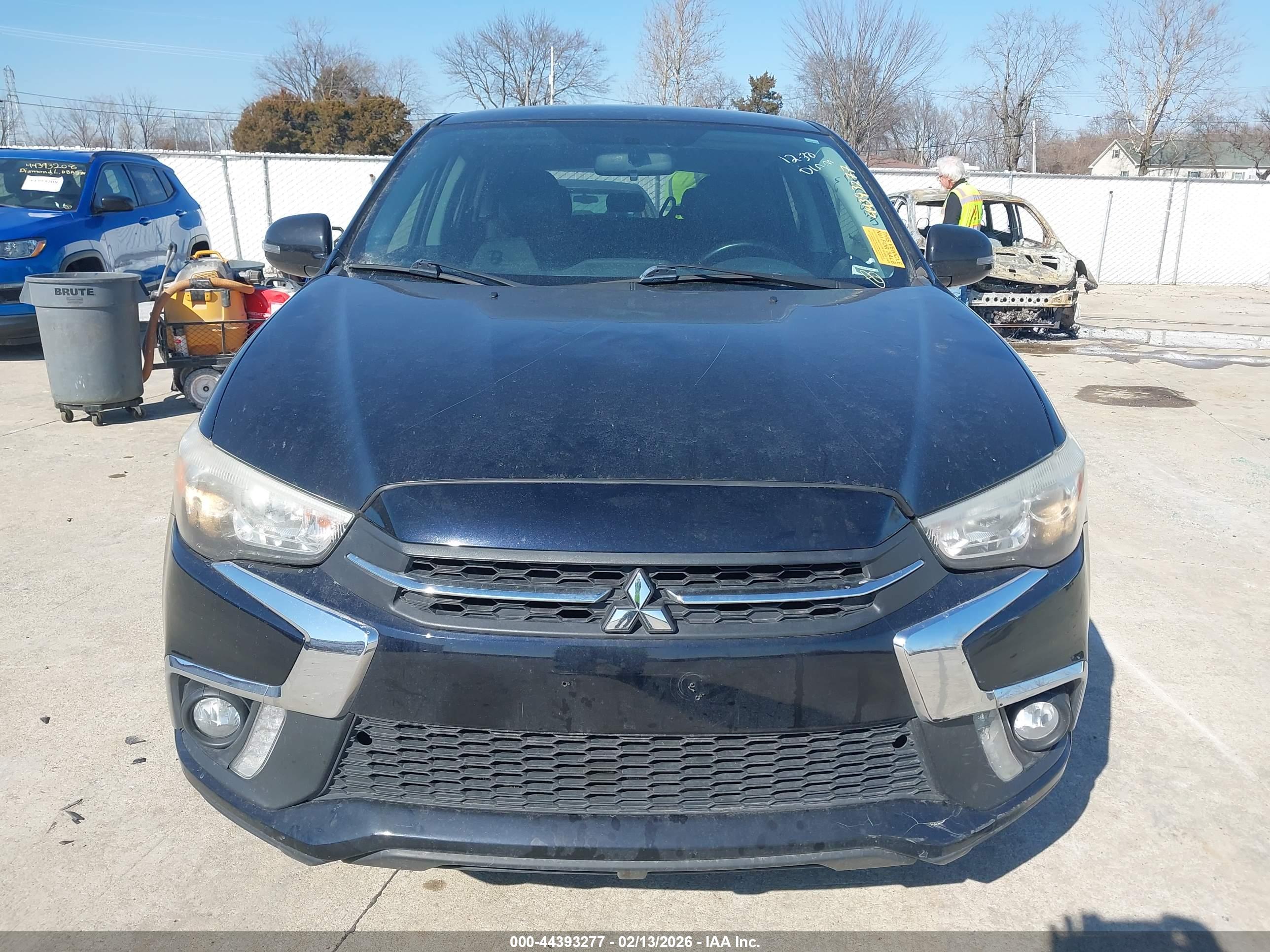 MITSUBISHI OUTLANDER image 6
