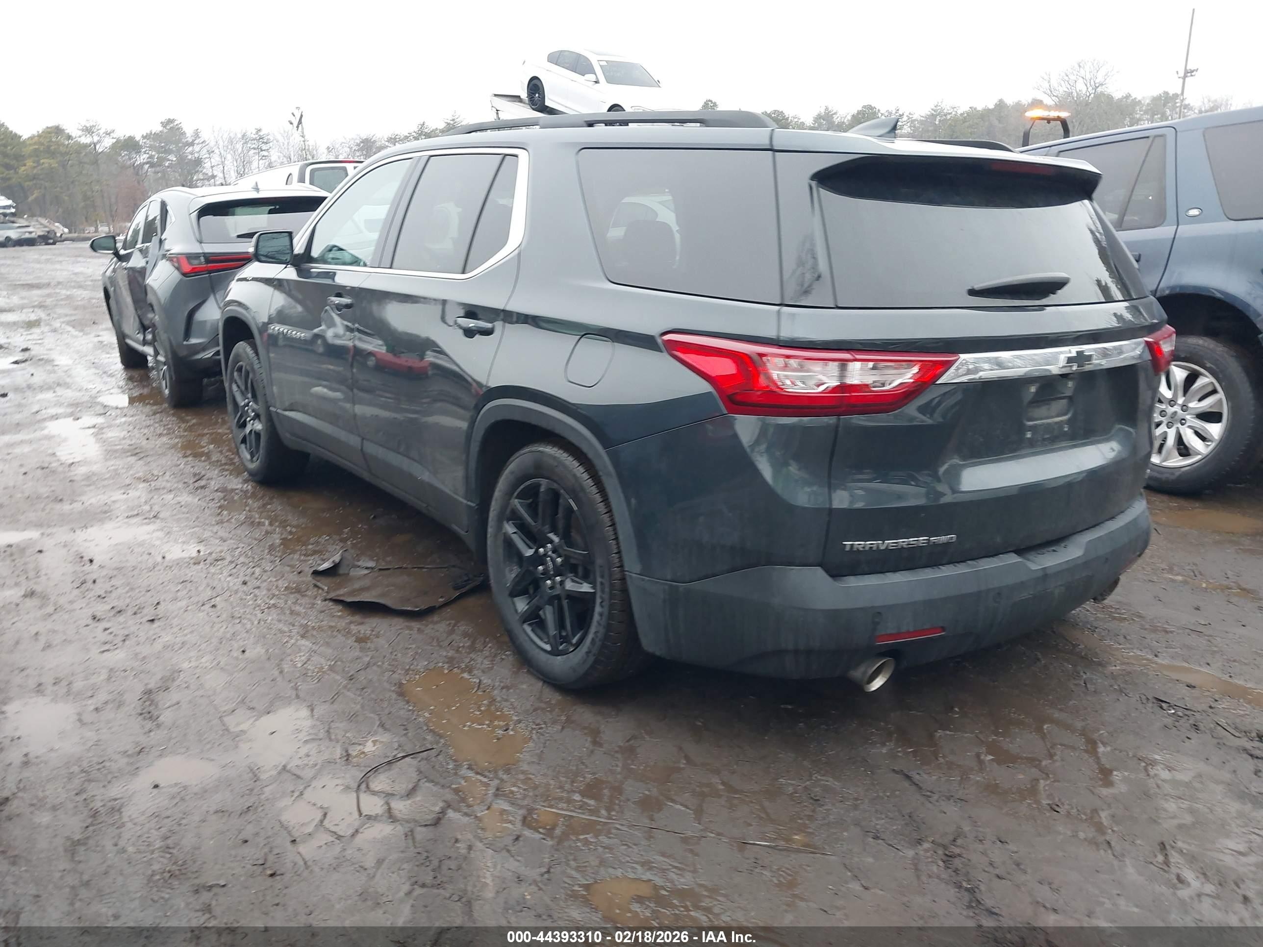 CHEVROLET TRAVERSE image 3