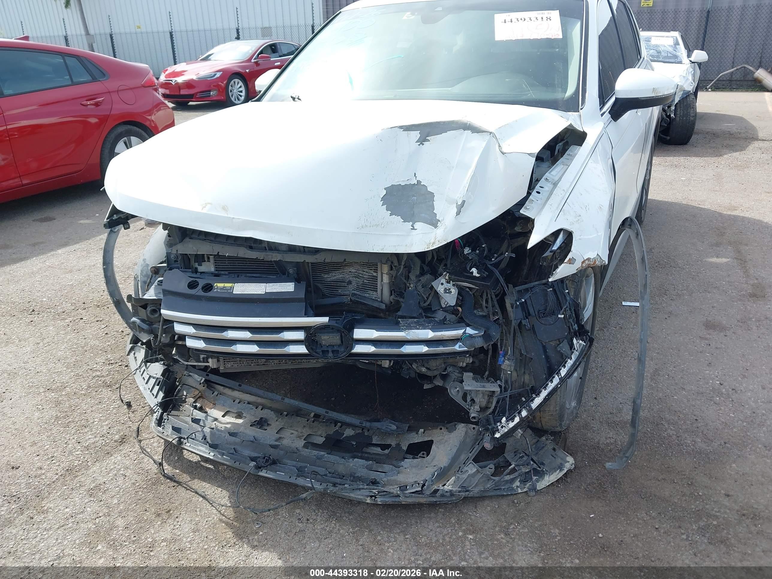 VOLKSWAGEN TIGUAN image 6