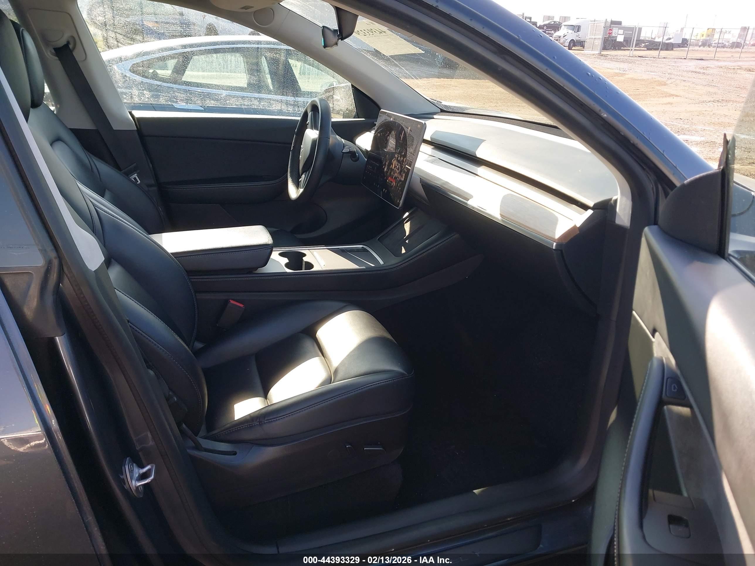 TESLA MODEL image 5