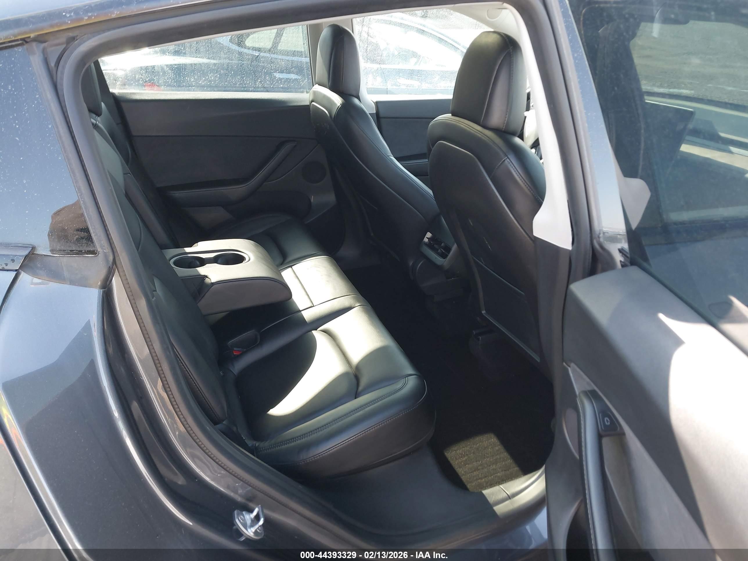 TESLA MODEL image 8
