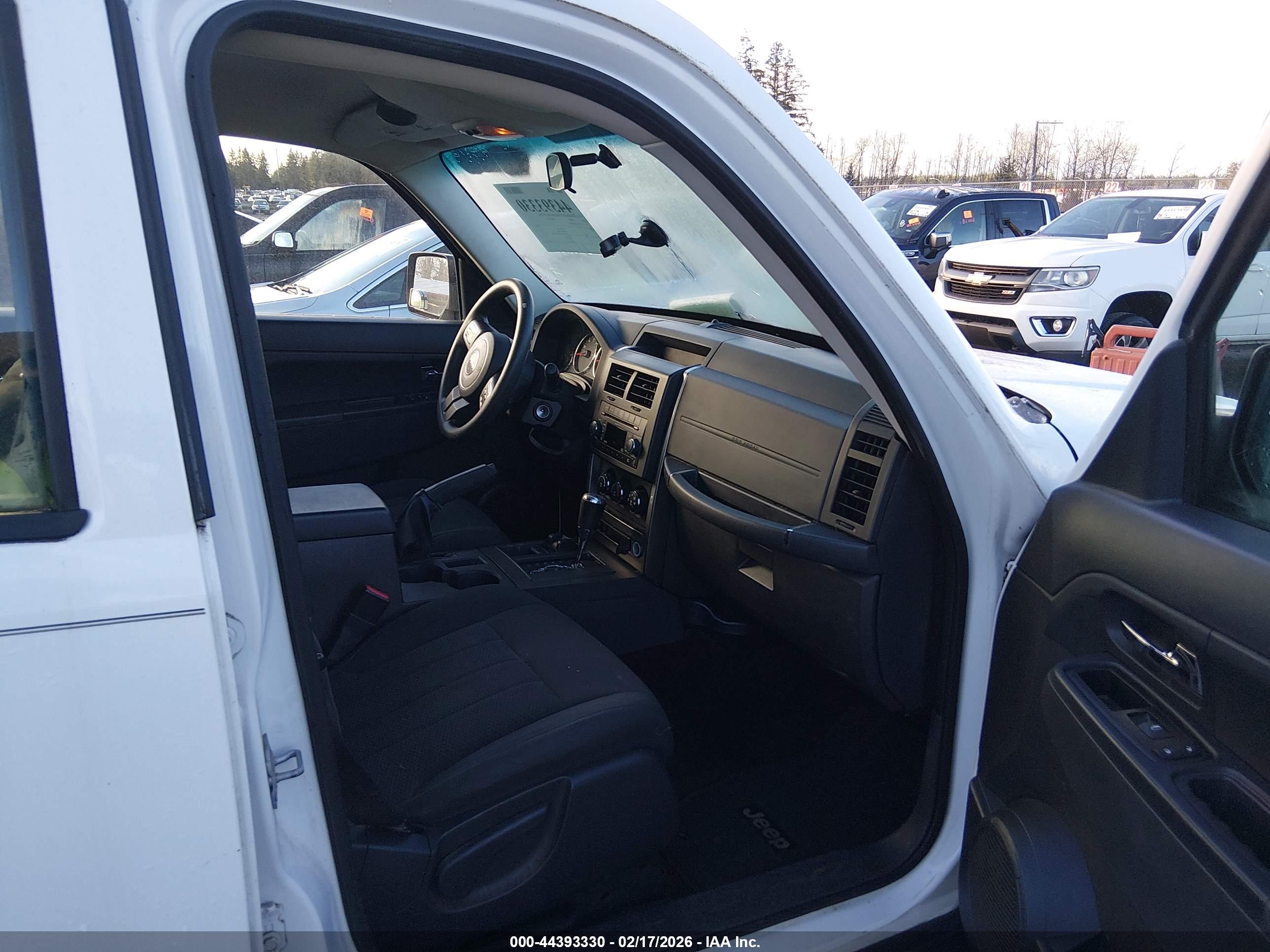 JEEP LIBERTY image 5
