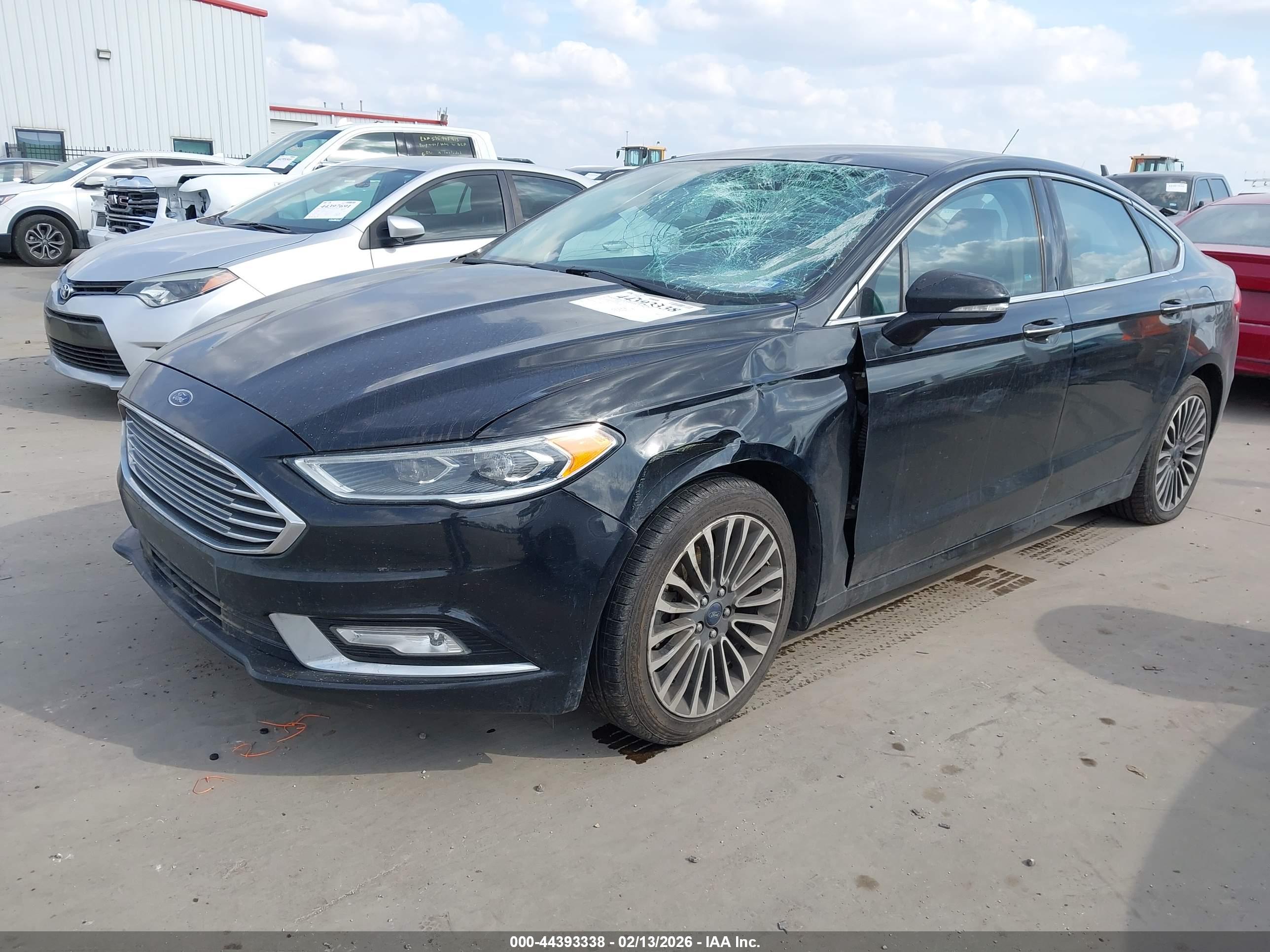 FORD FUSION image 2