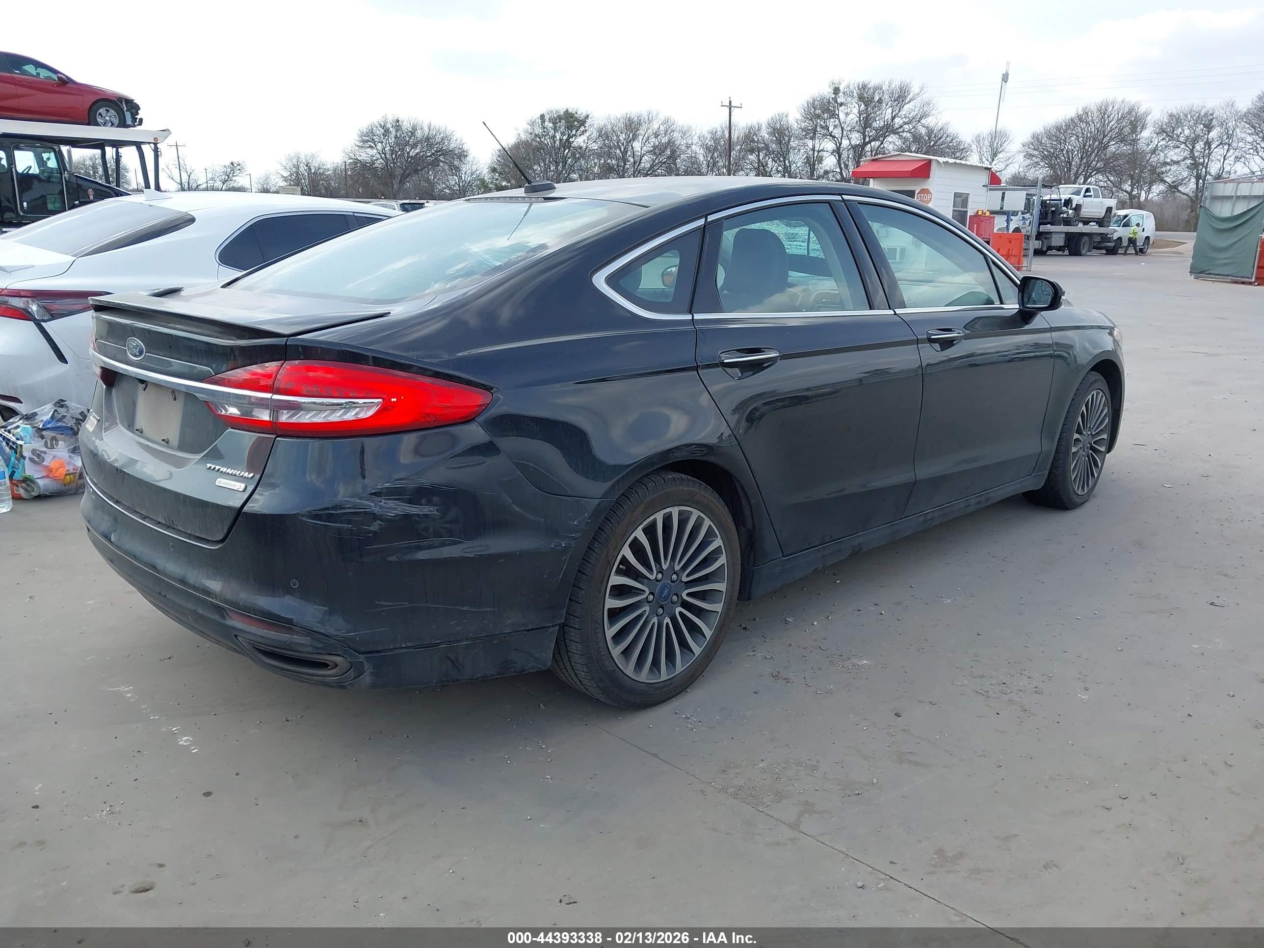 FORD FUSION image 4
