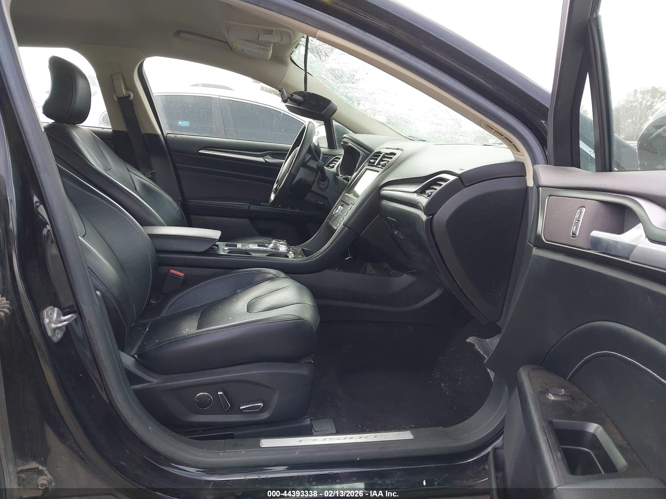 FORD FUSION image 5