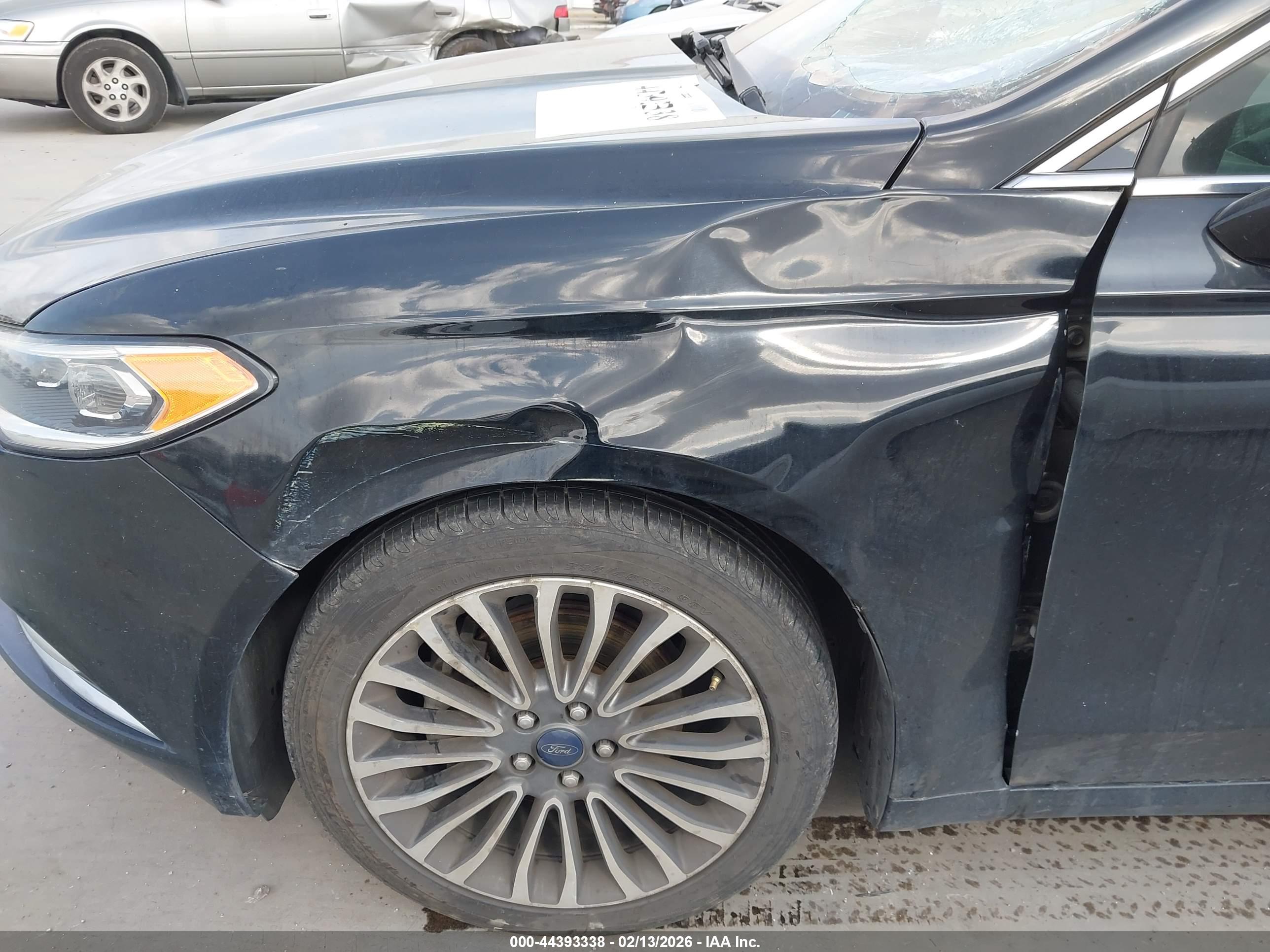 FORD FUSION image 6