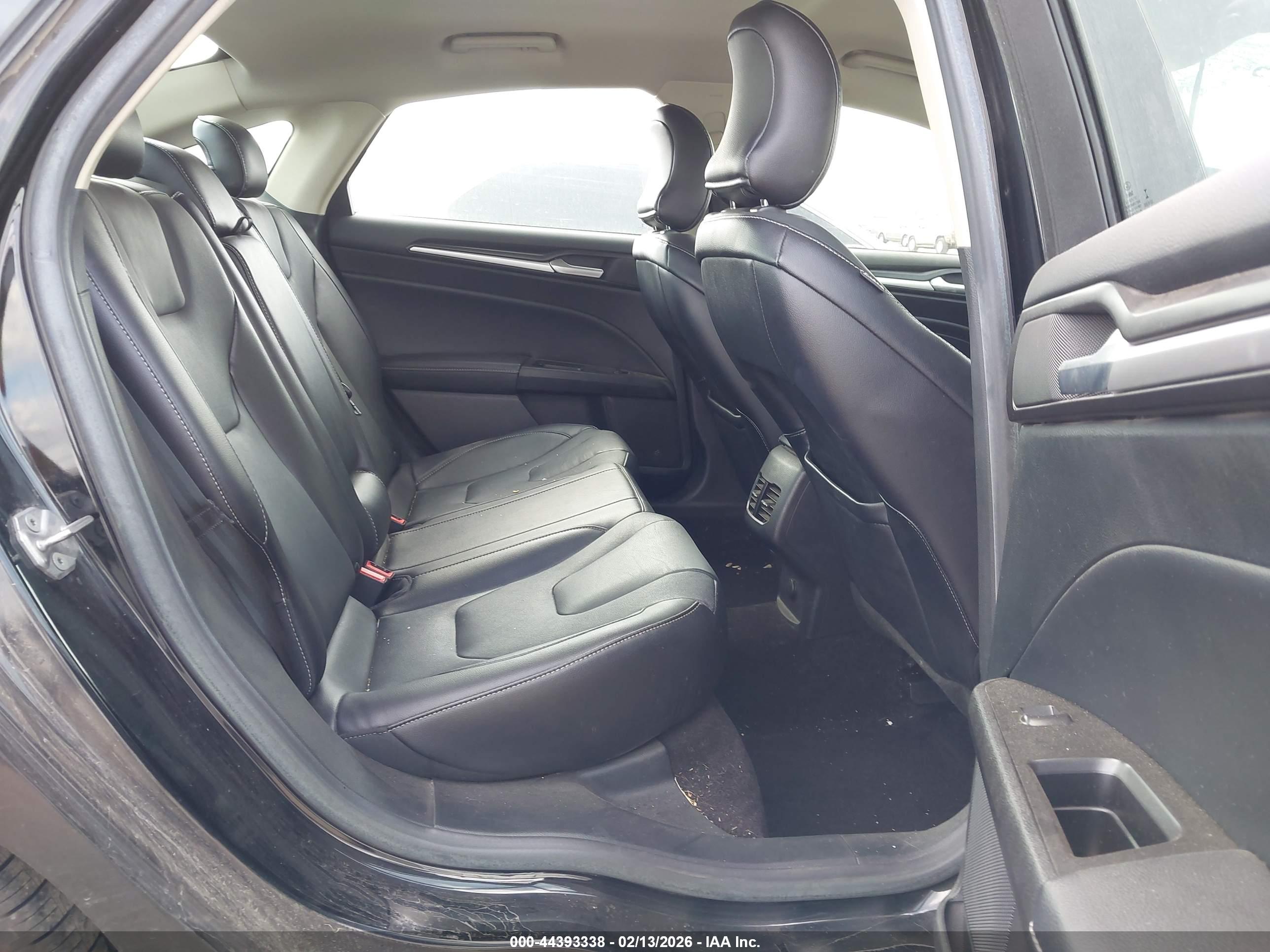 FORD FUSION image 8