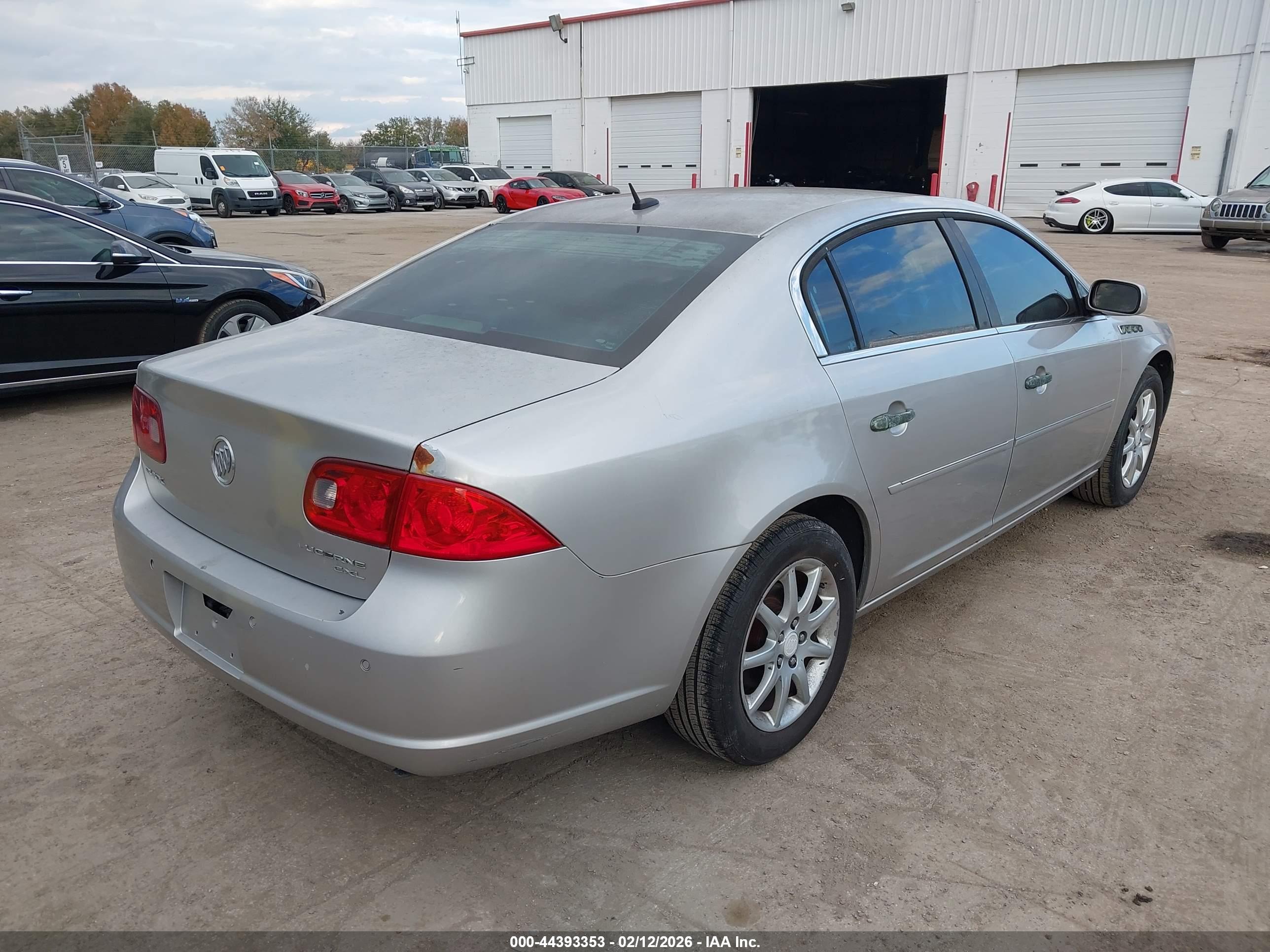 BUICK LUCERNE image 4
