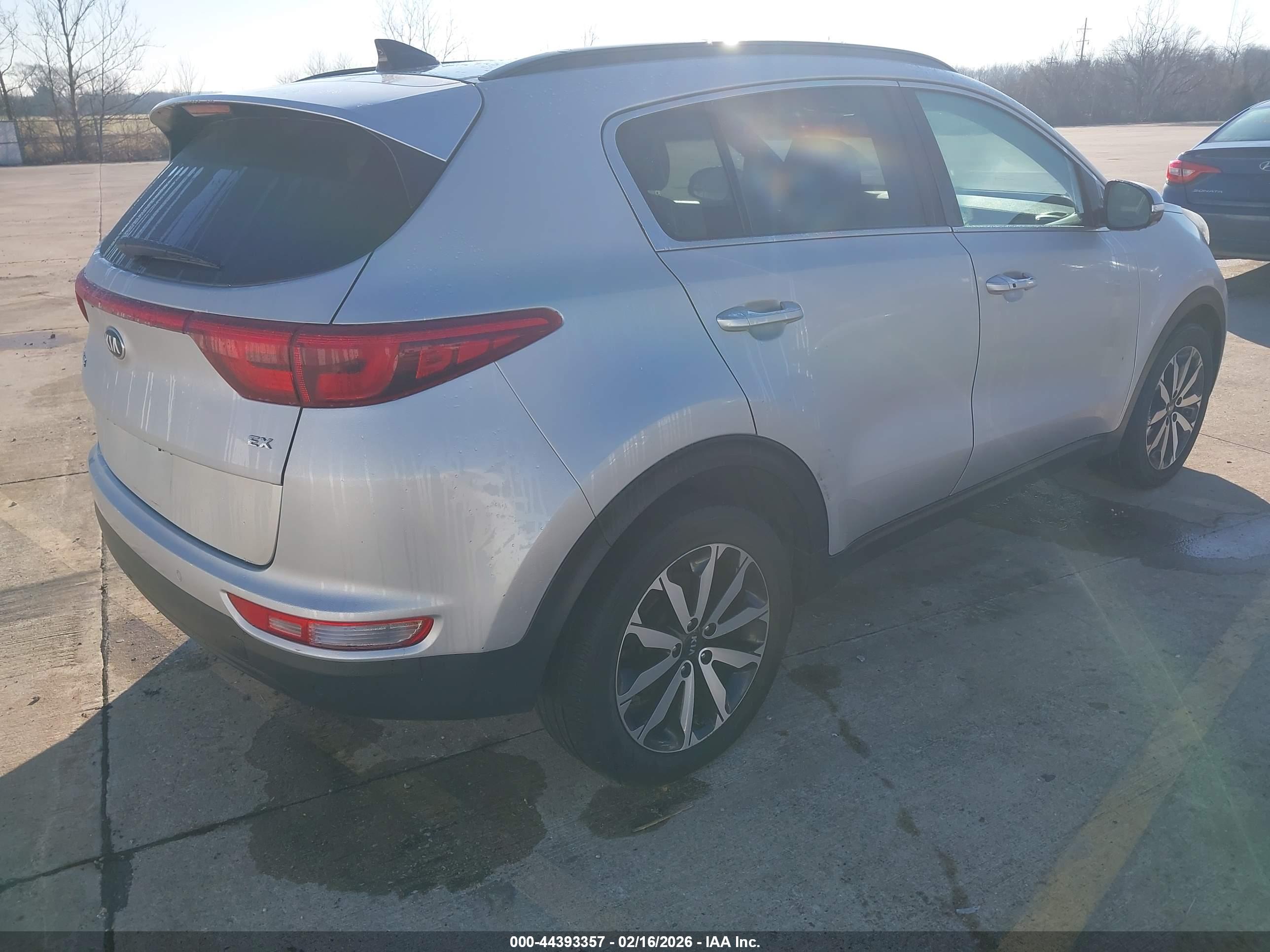KIA SPORTAGE image 4
