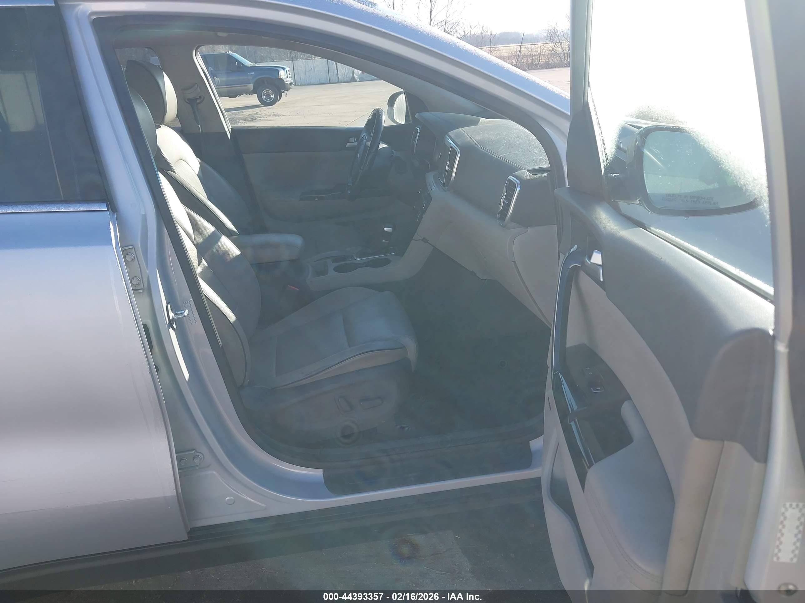 KIA SPORTAGE image 5