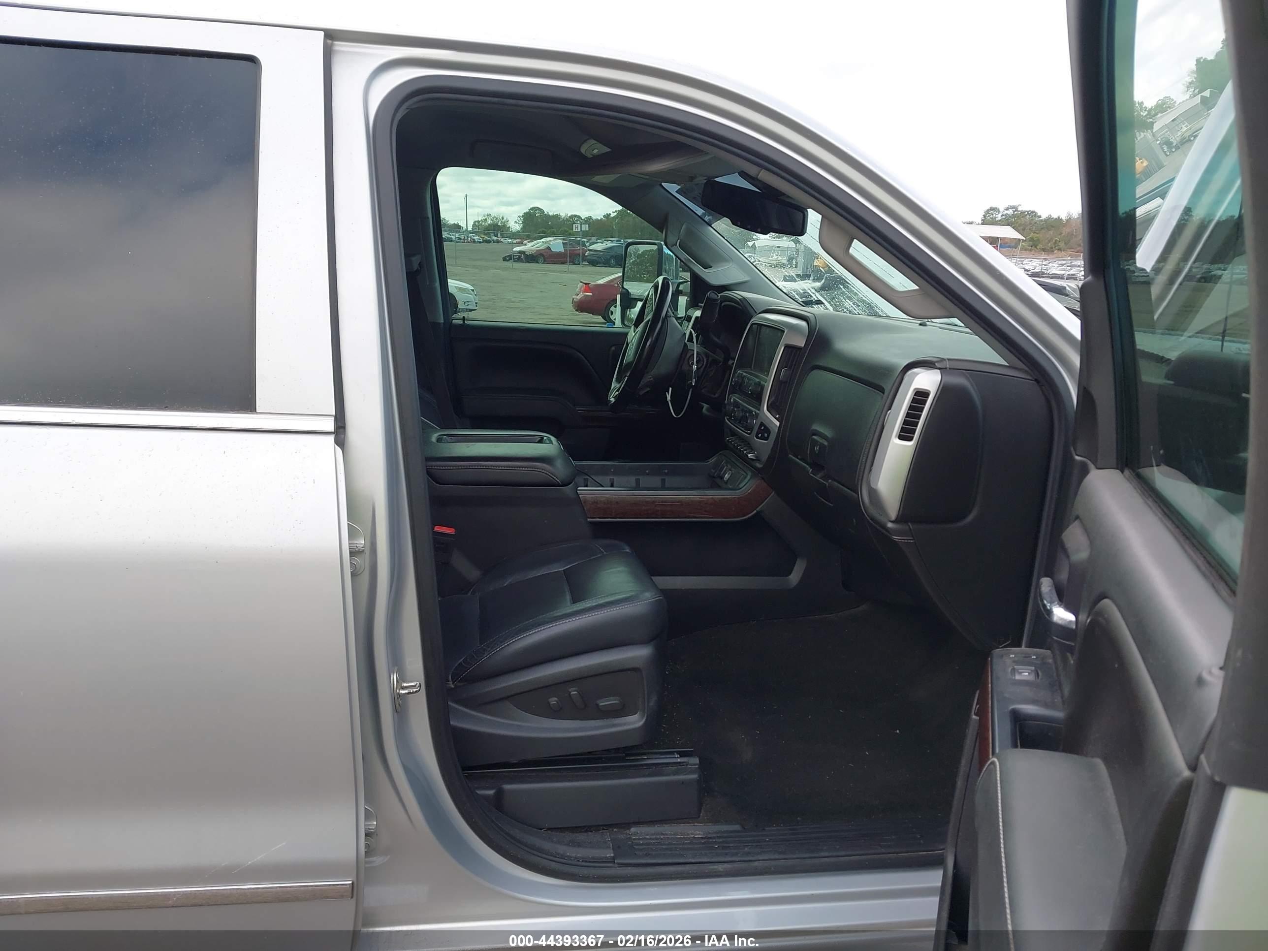 GMC SIERRA image 5
