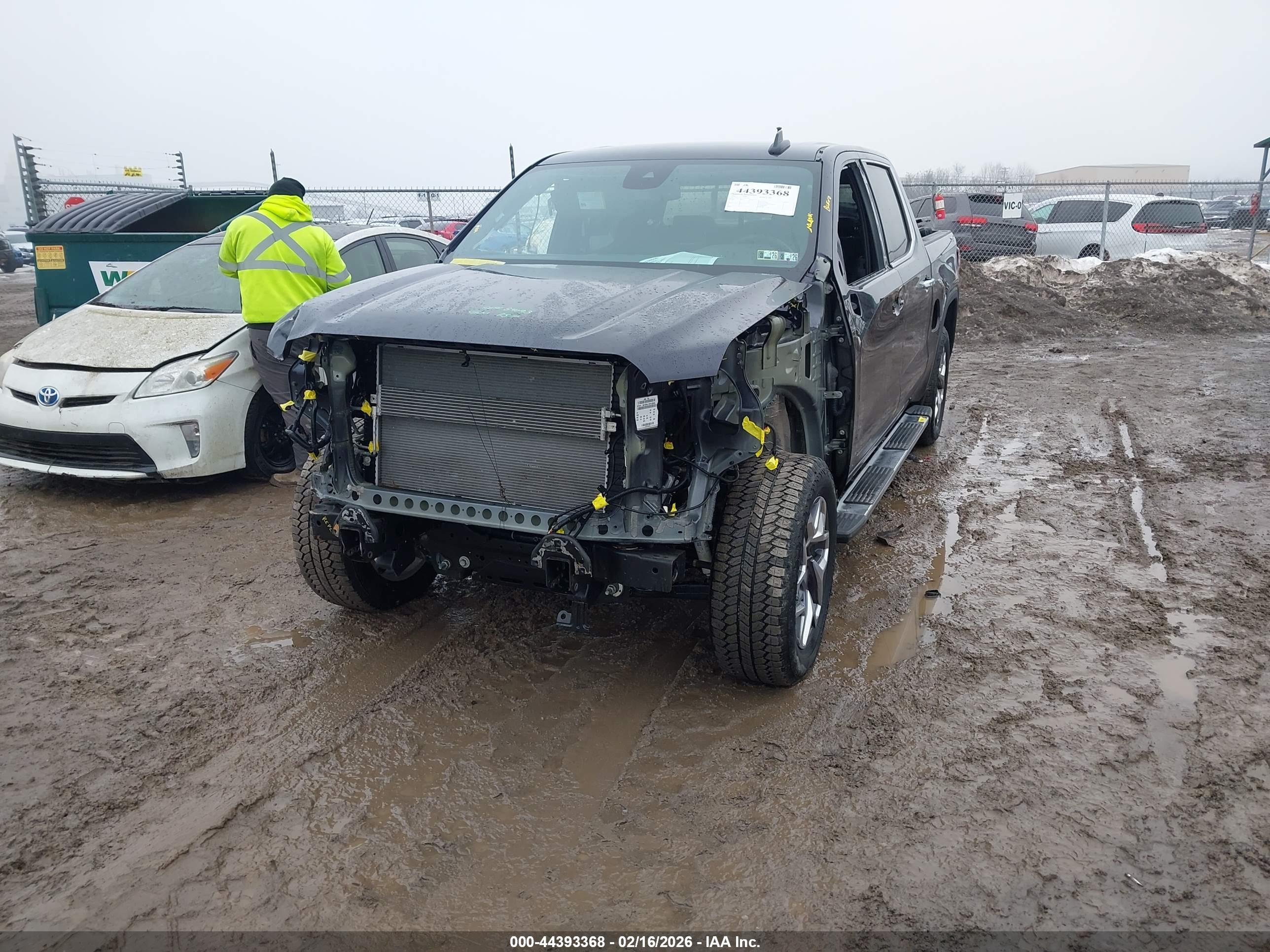 GMC SIERRA image 2