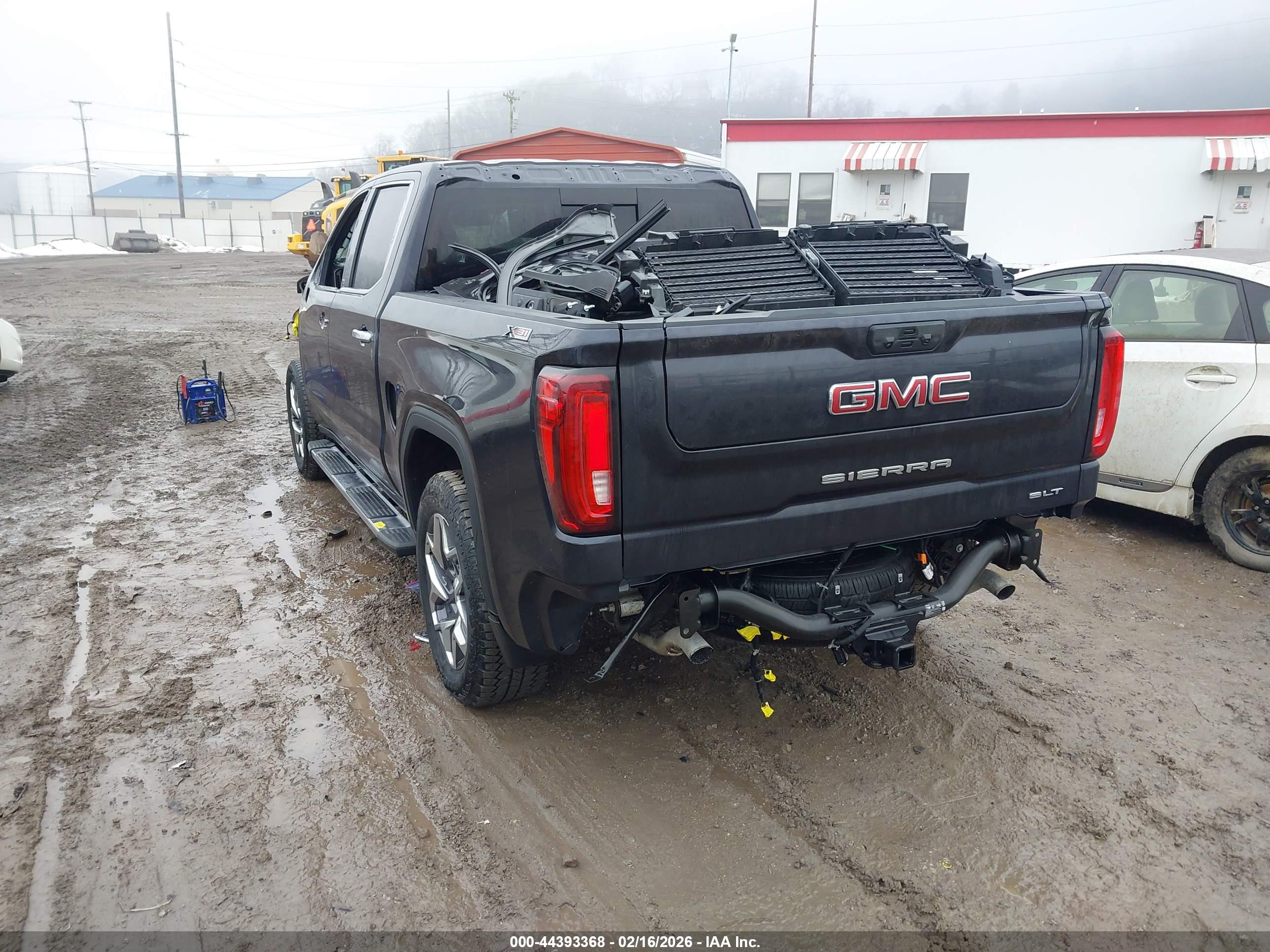 GMC SIERRA image 3