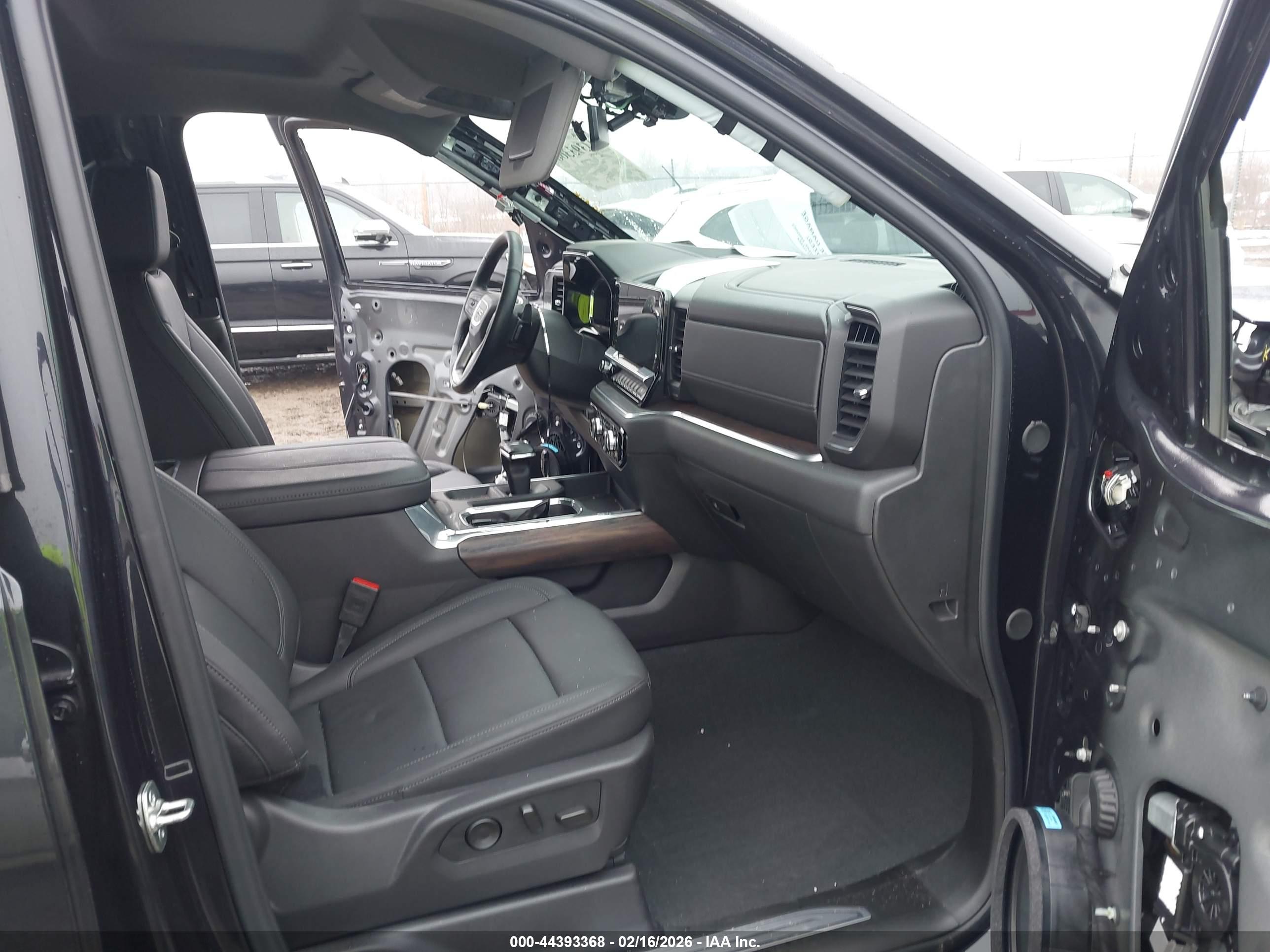 GMC SIERRA image 5