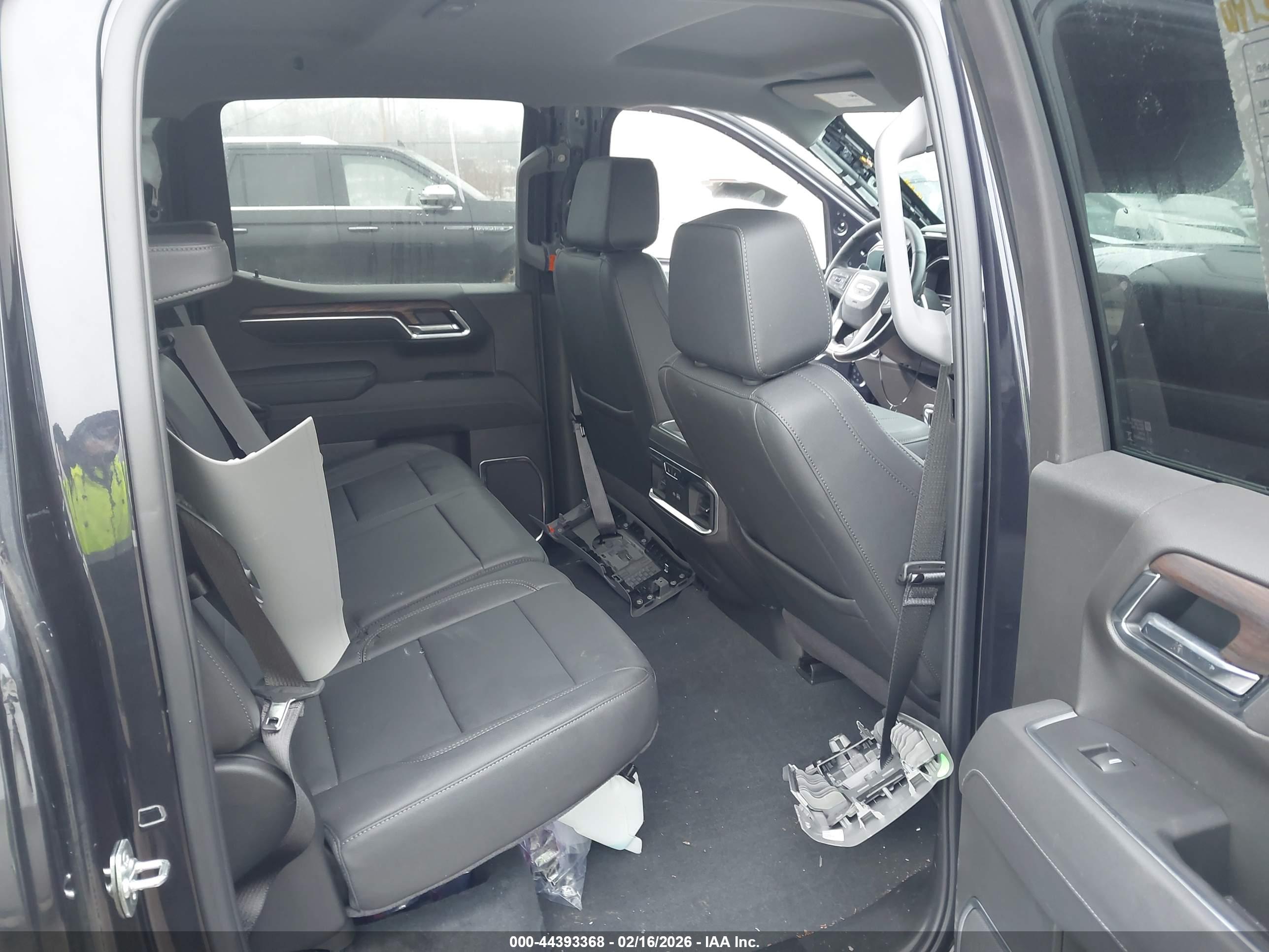 GMC SIERRA image 8