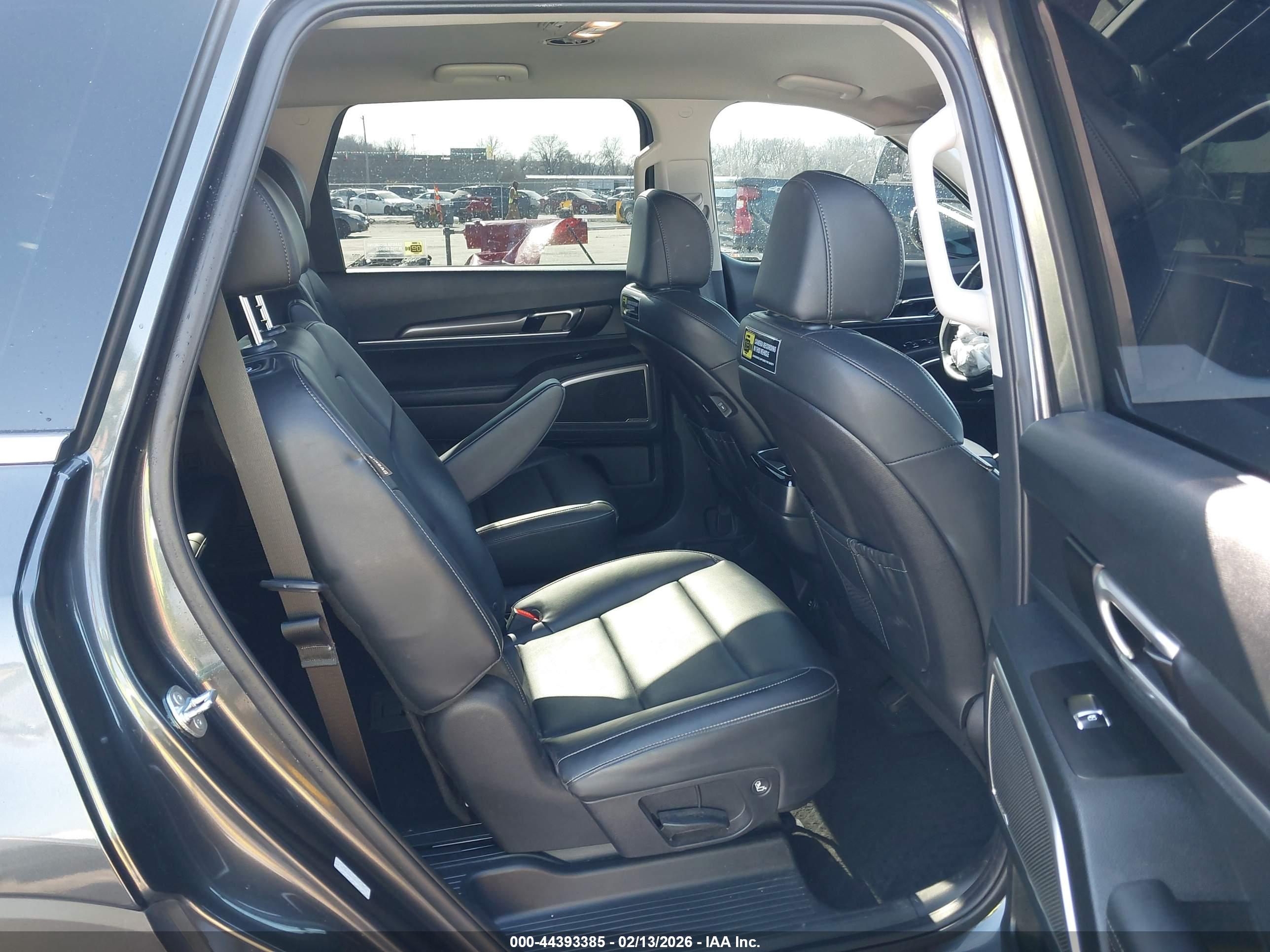KIA TELLURIDE image 8