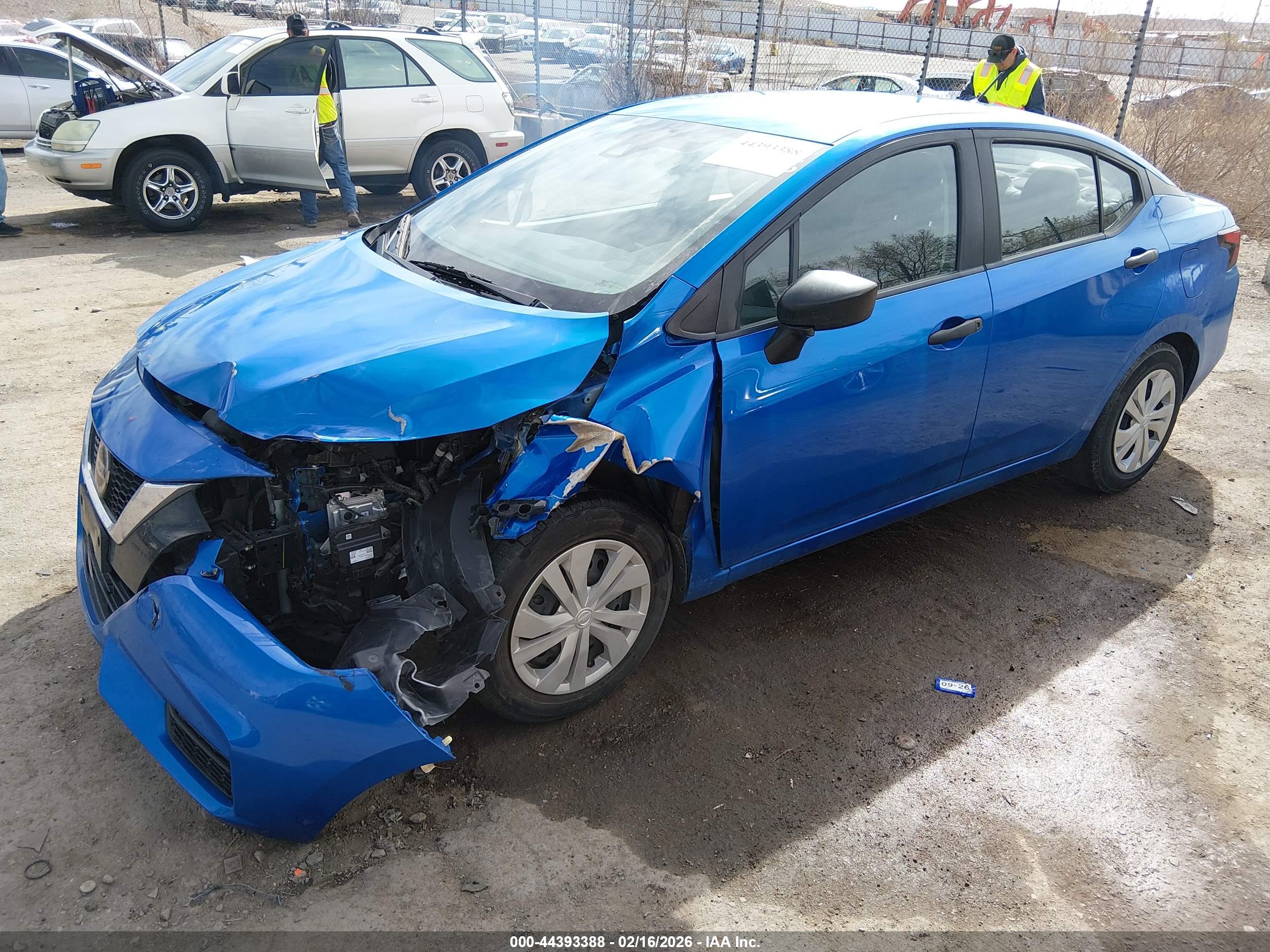 NISSAN VERSA image 2