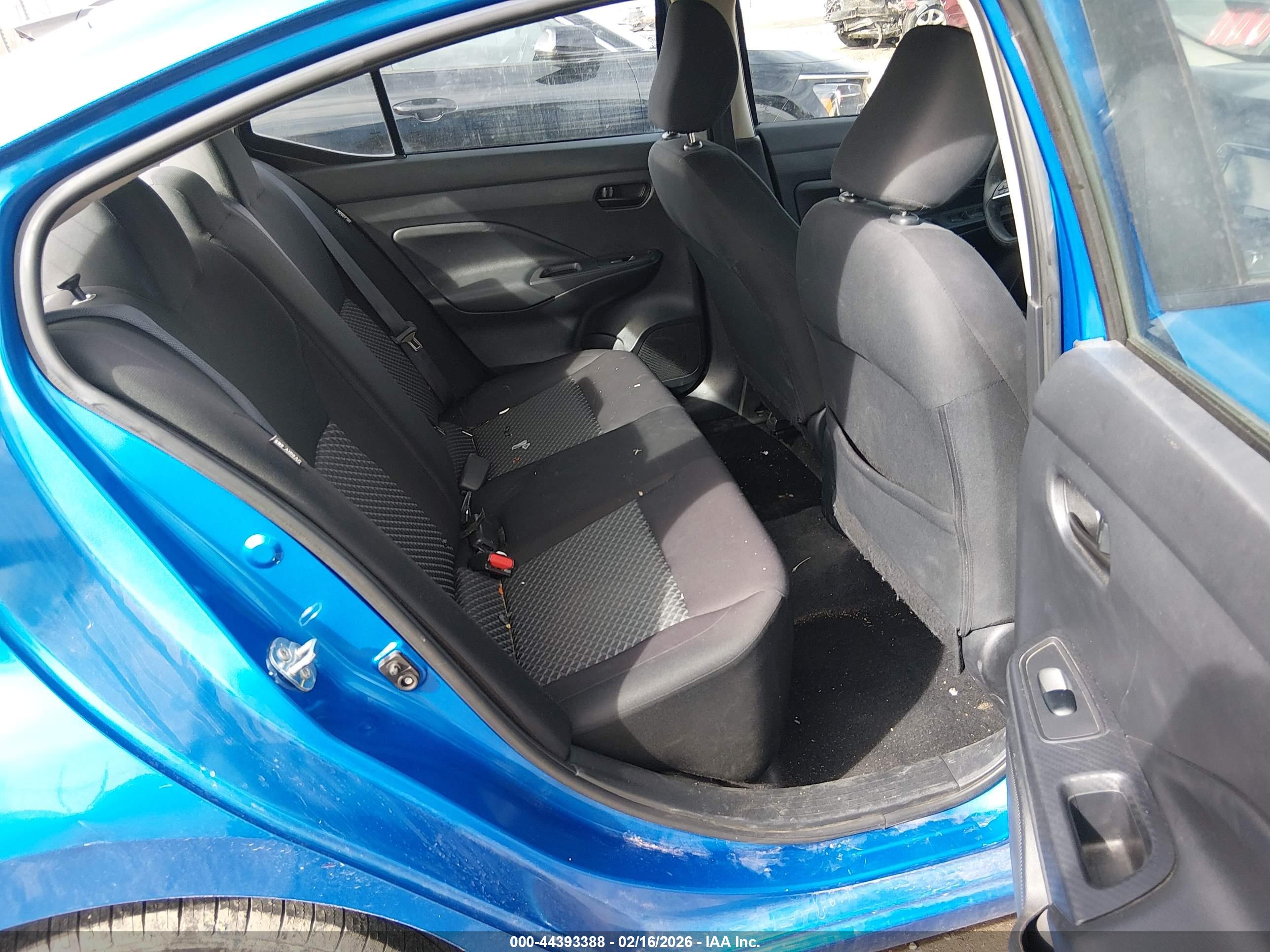 NISSAN VERSA image 8