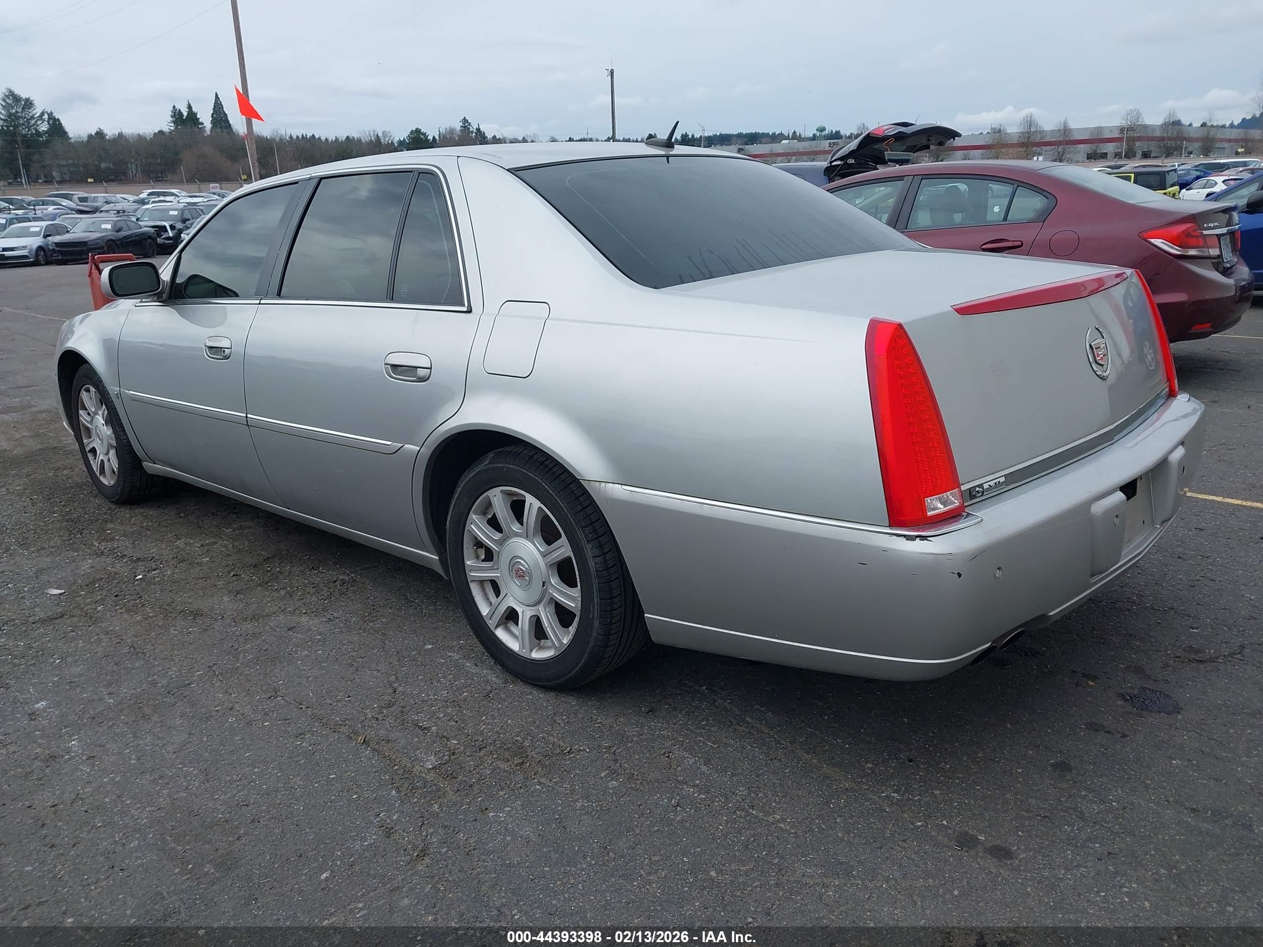 CADILLAC DTS image 3