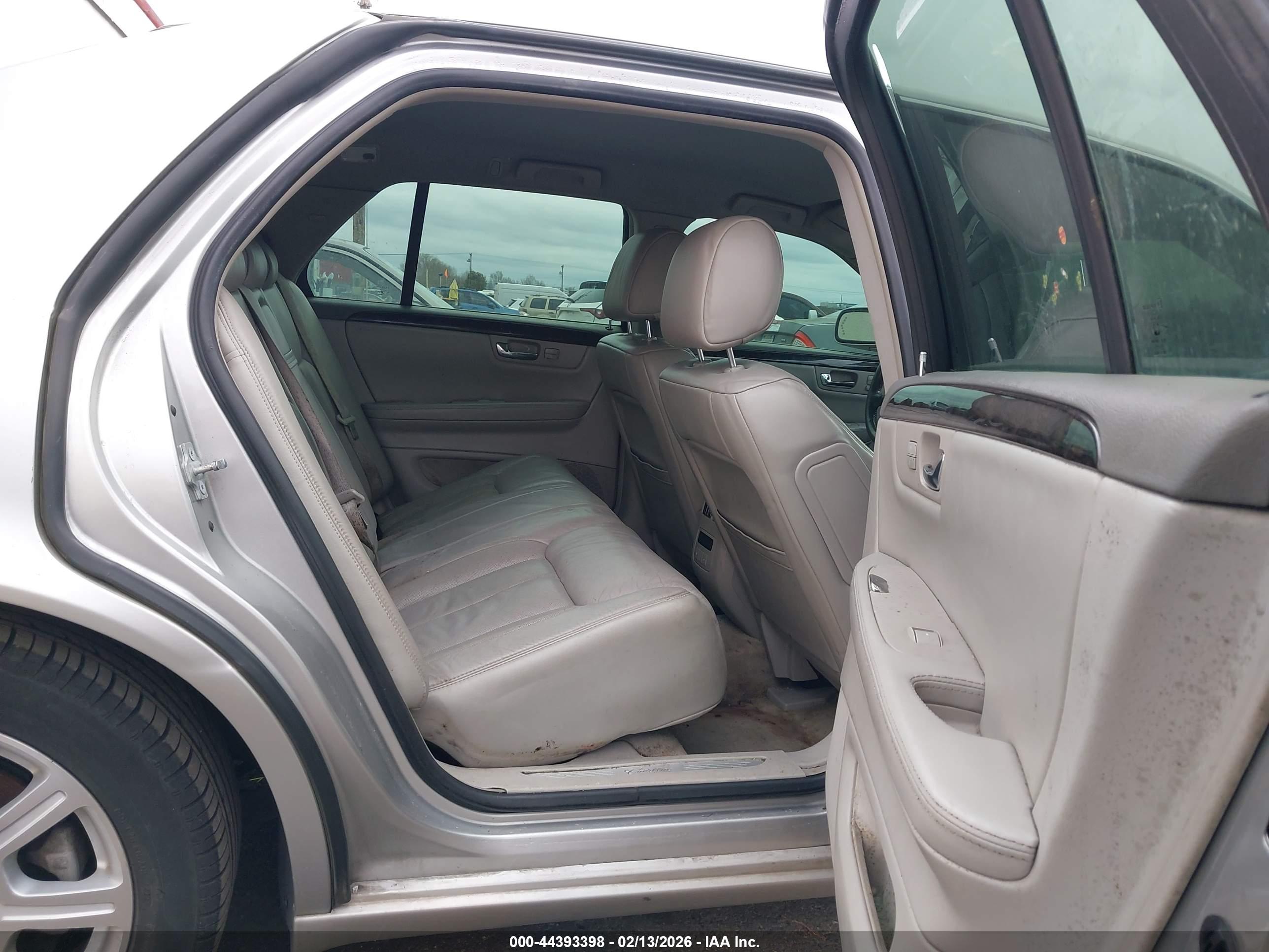 CADILLAC DTS image 8