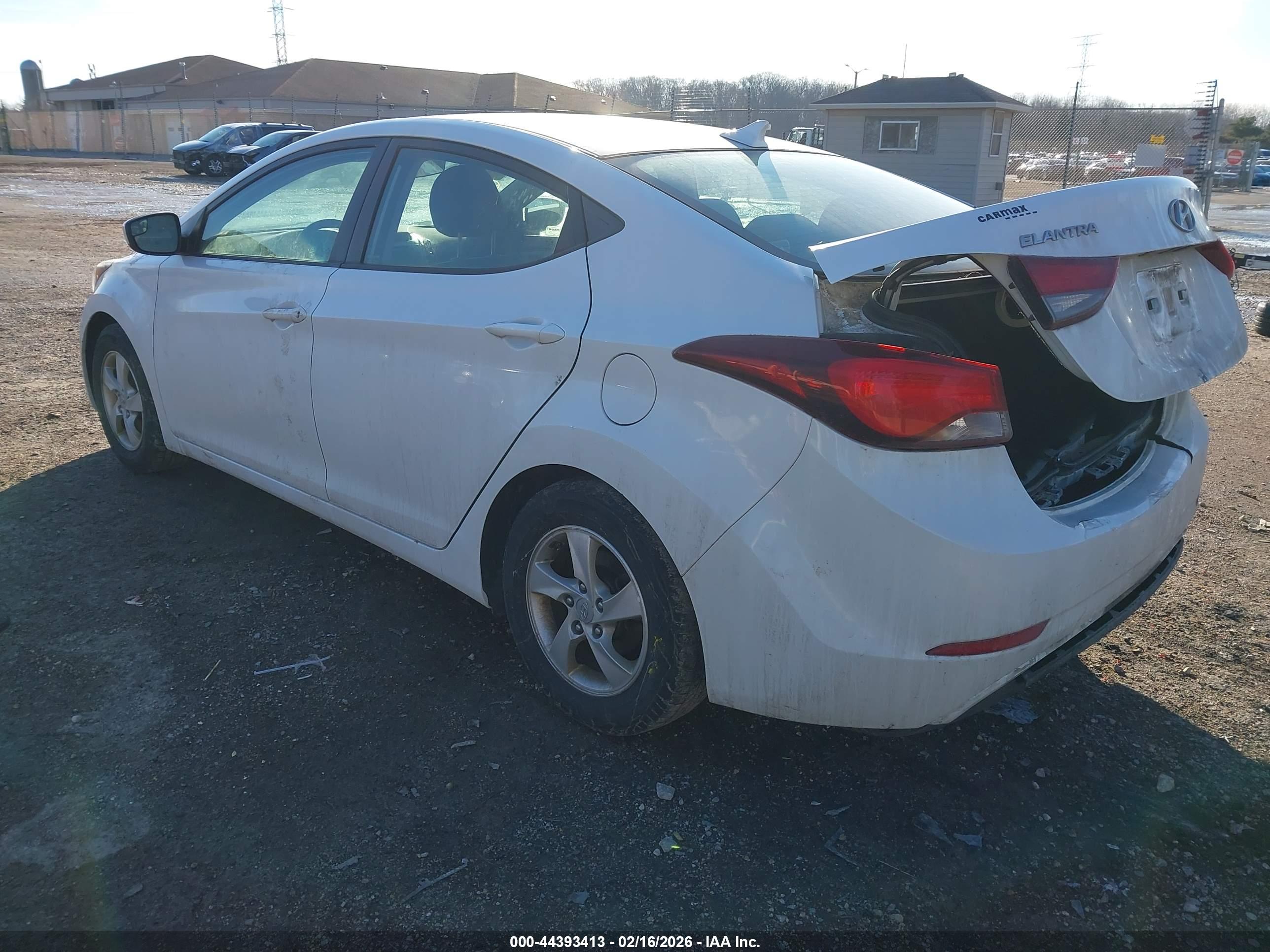 HYUNDAI ELANTRA image 3