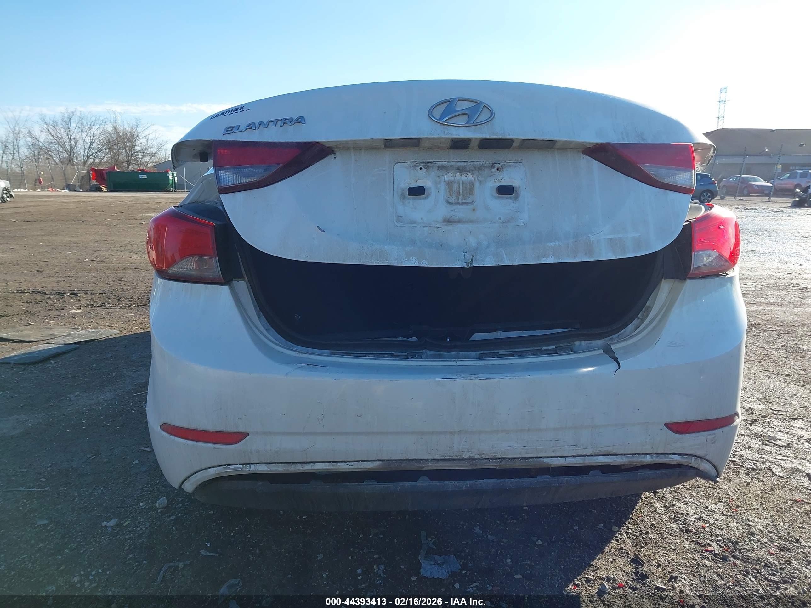 HYUNDAI ELANTRA image 6