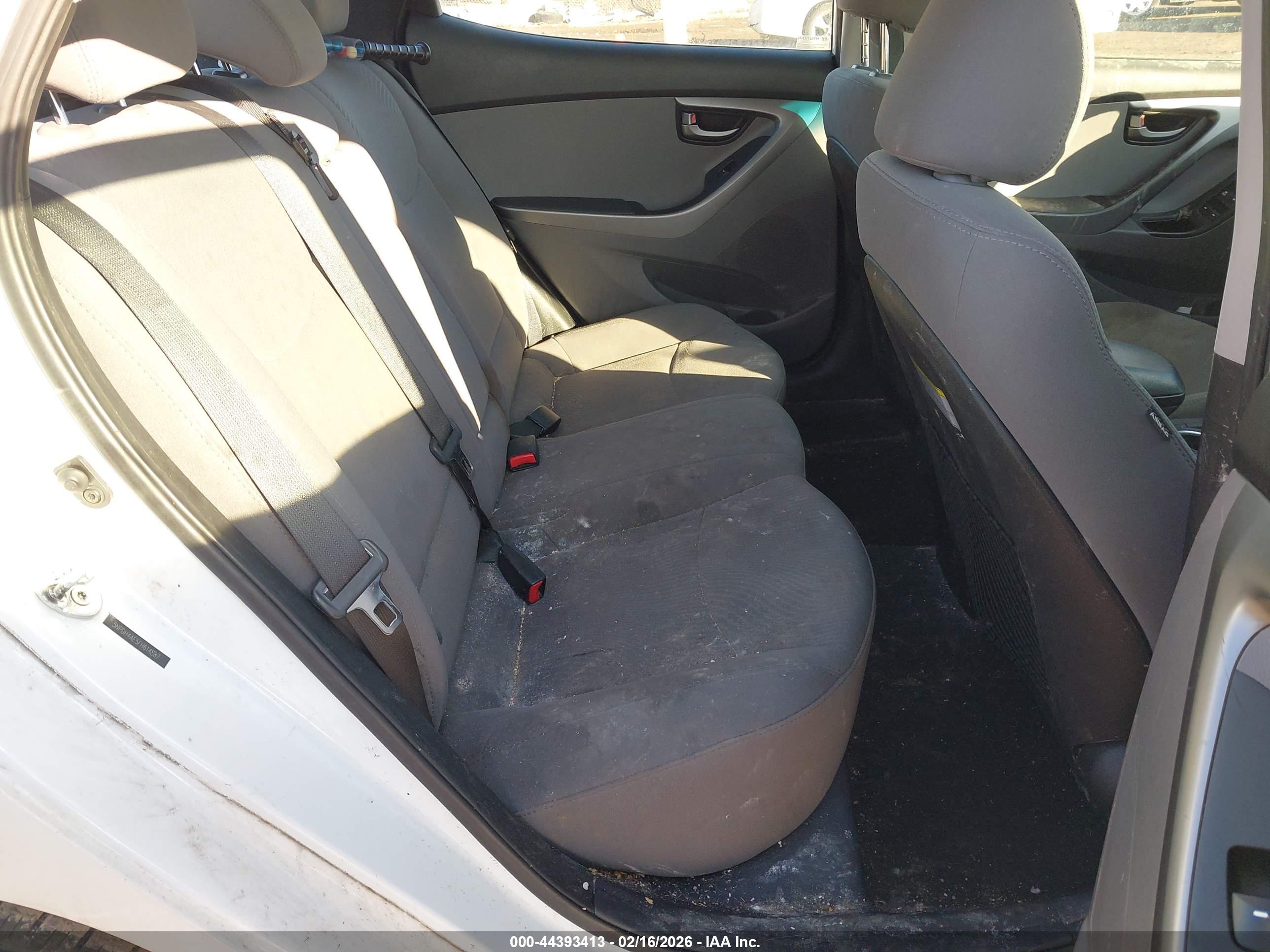 HYUNDAI ELANTRA image 8