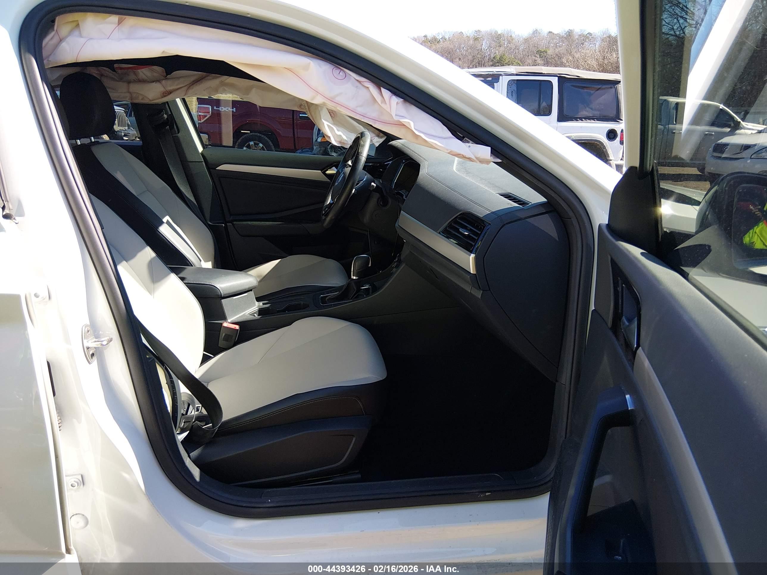 VOLKSWAGEN JETTA image 5