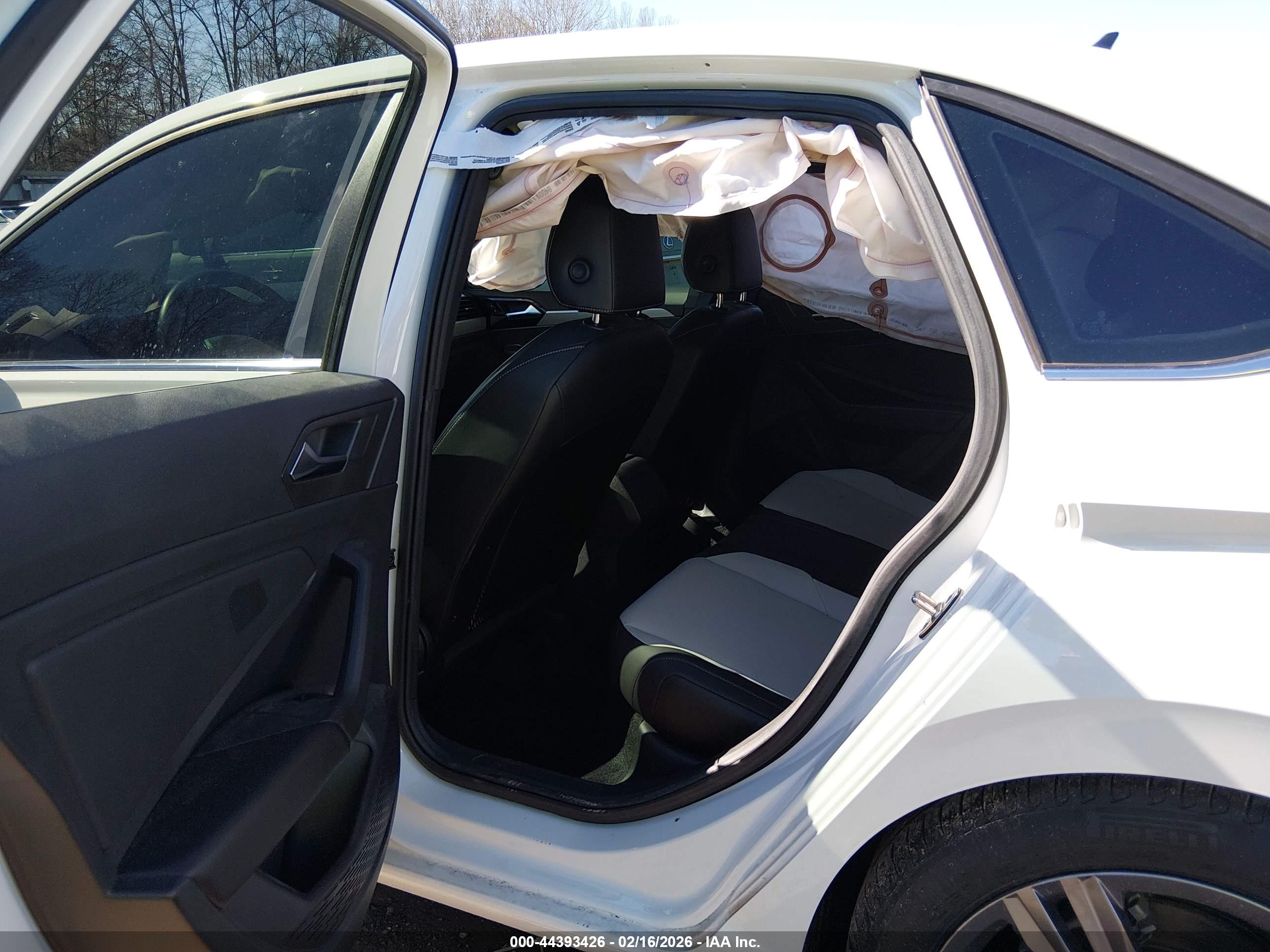 VOLKSWAGEN JETTA image 8
