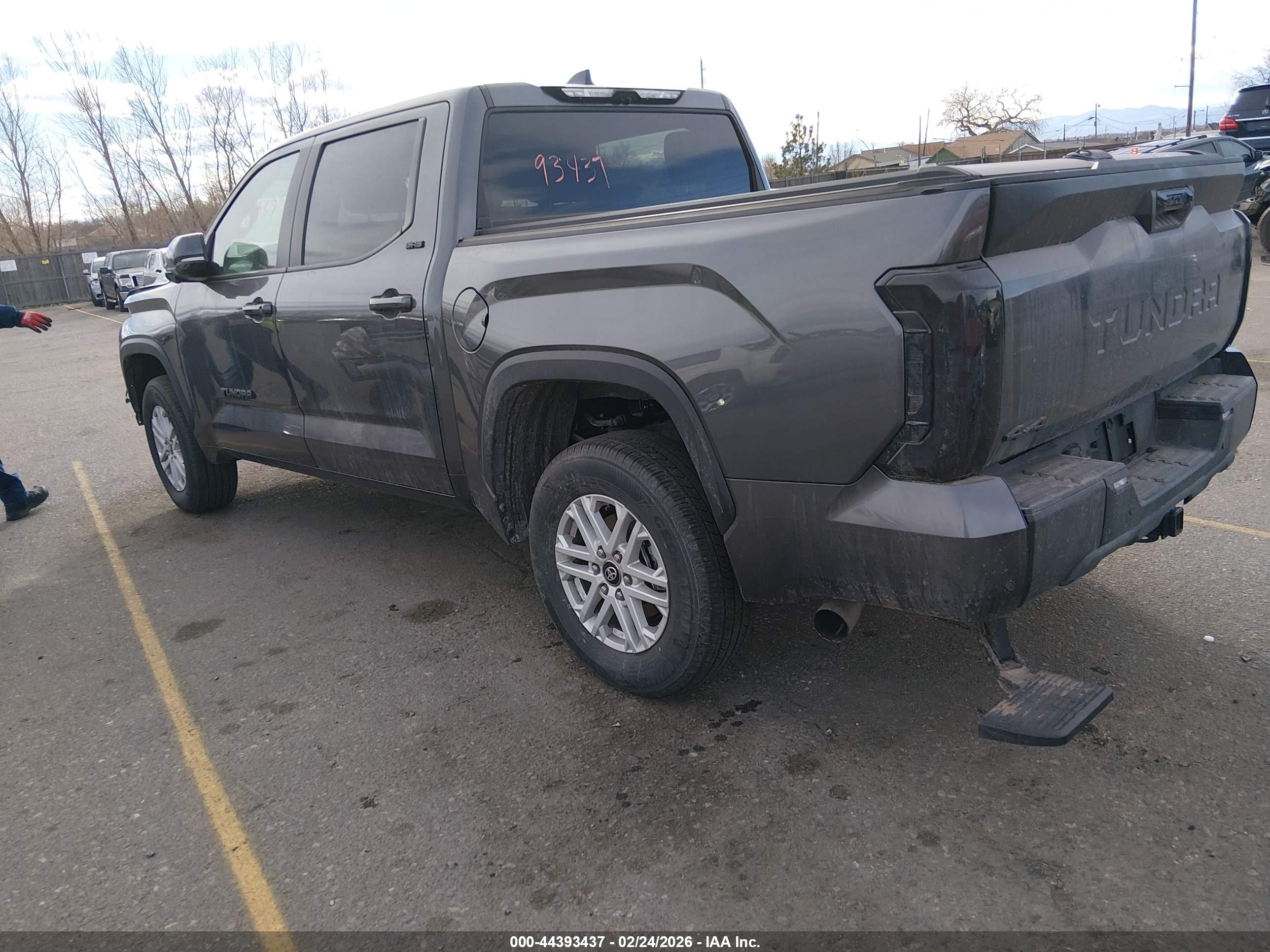 TOYOTA TUNDRA image 3