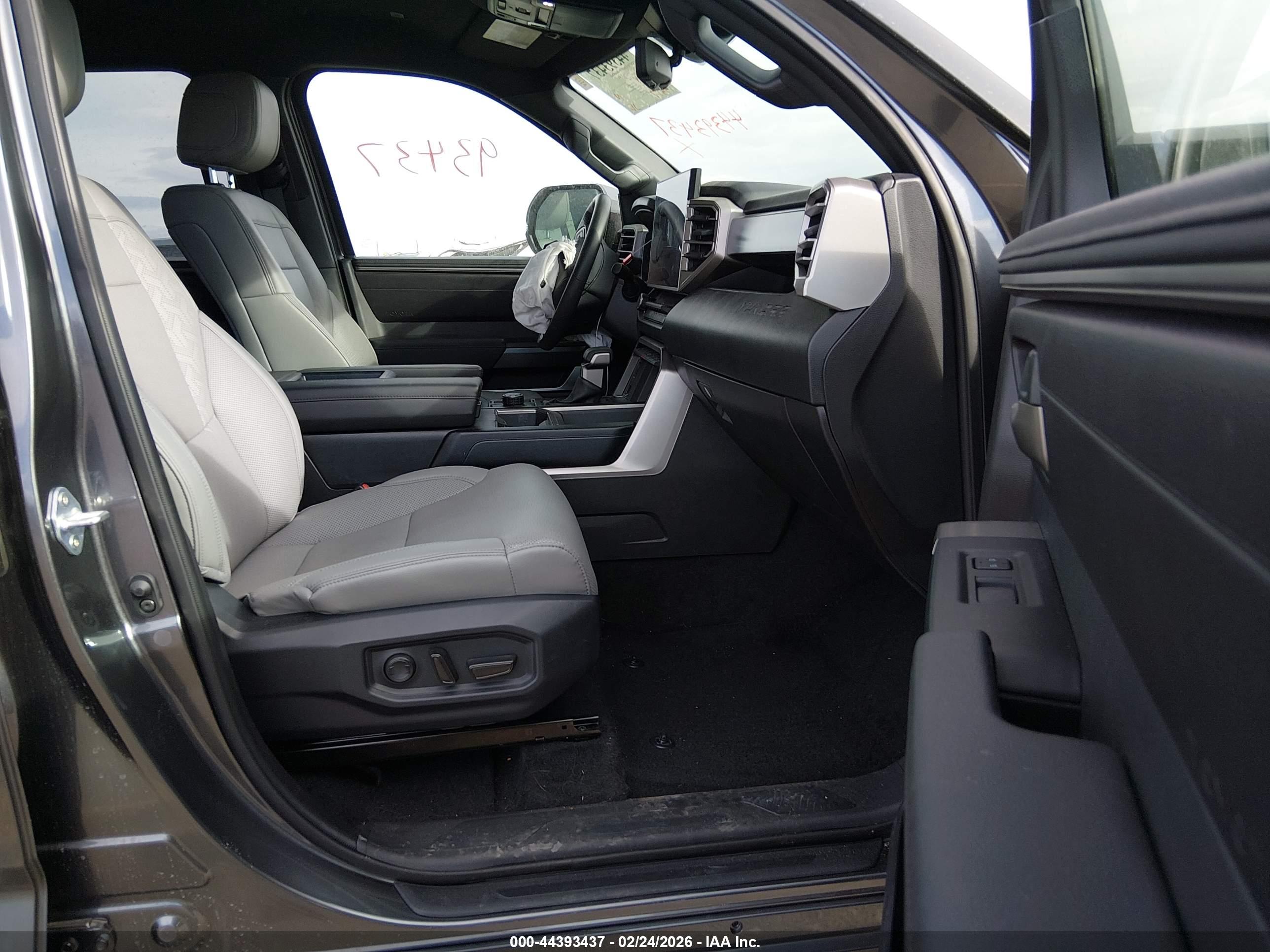 TOYOTA TUNDRA image 5