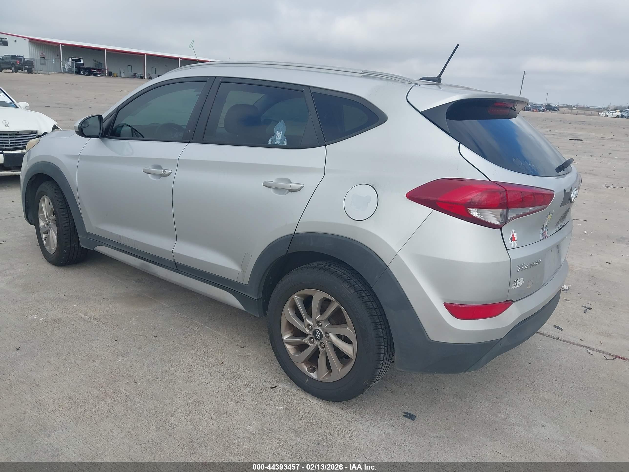 HYUNDAI TUCSON image 3