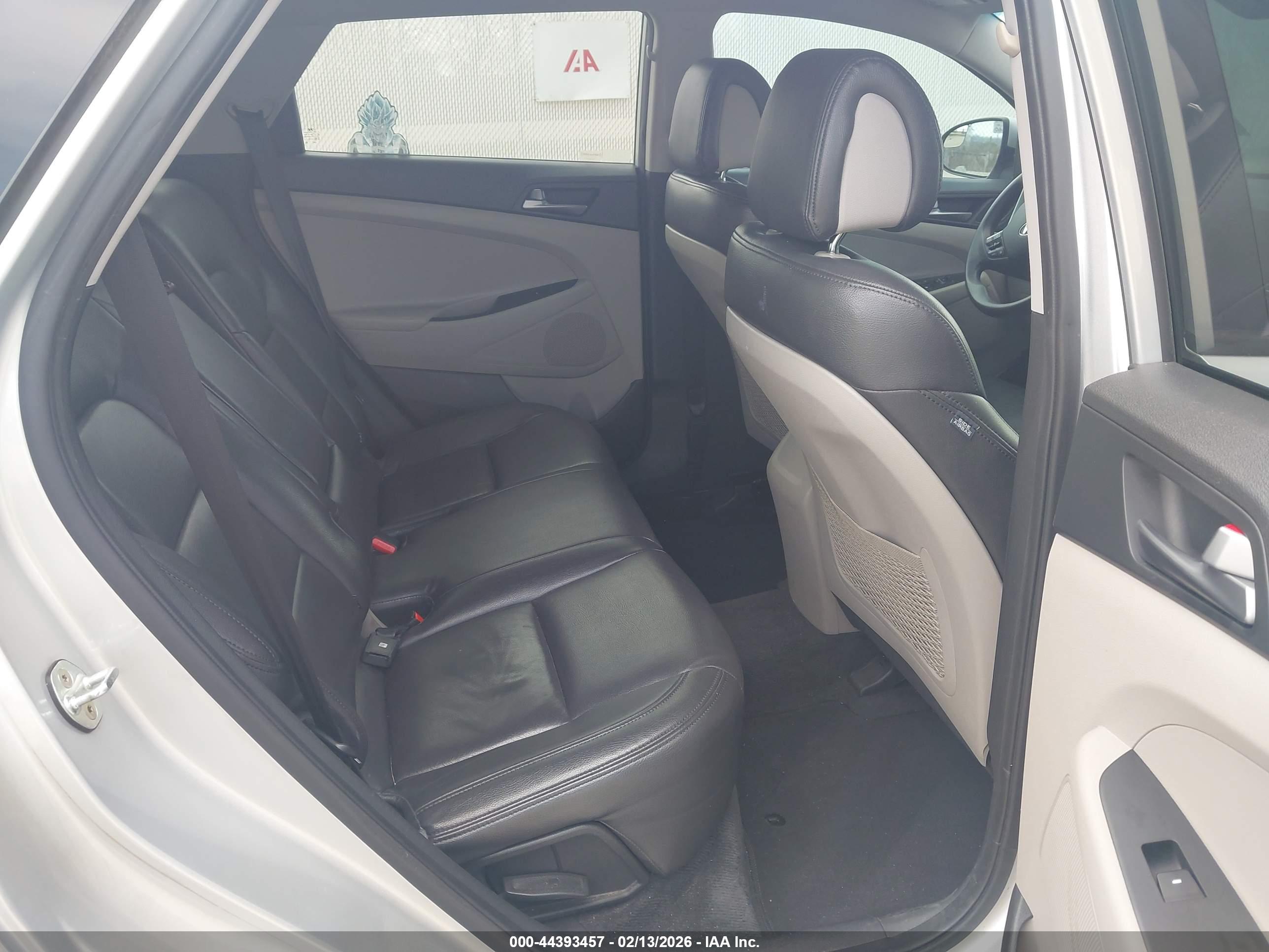 HYUNDAI TUCSON image 8