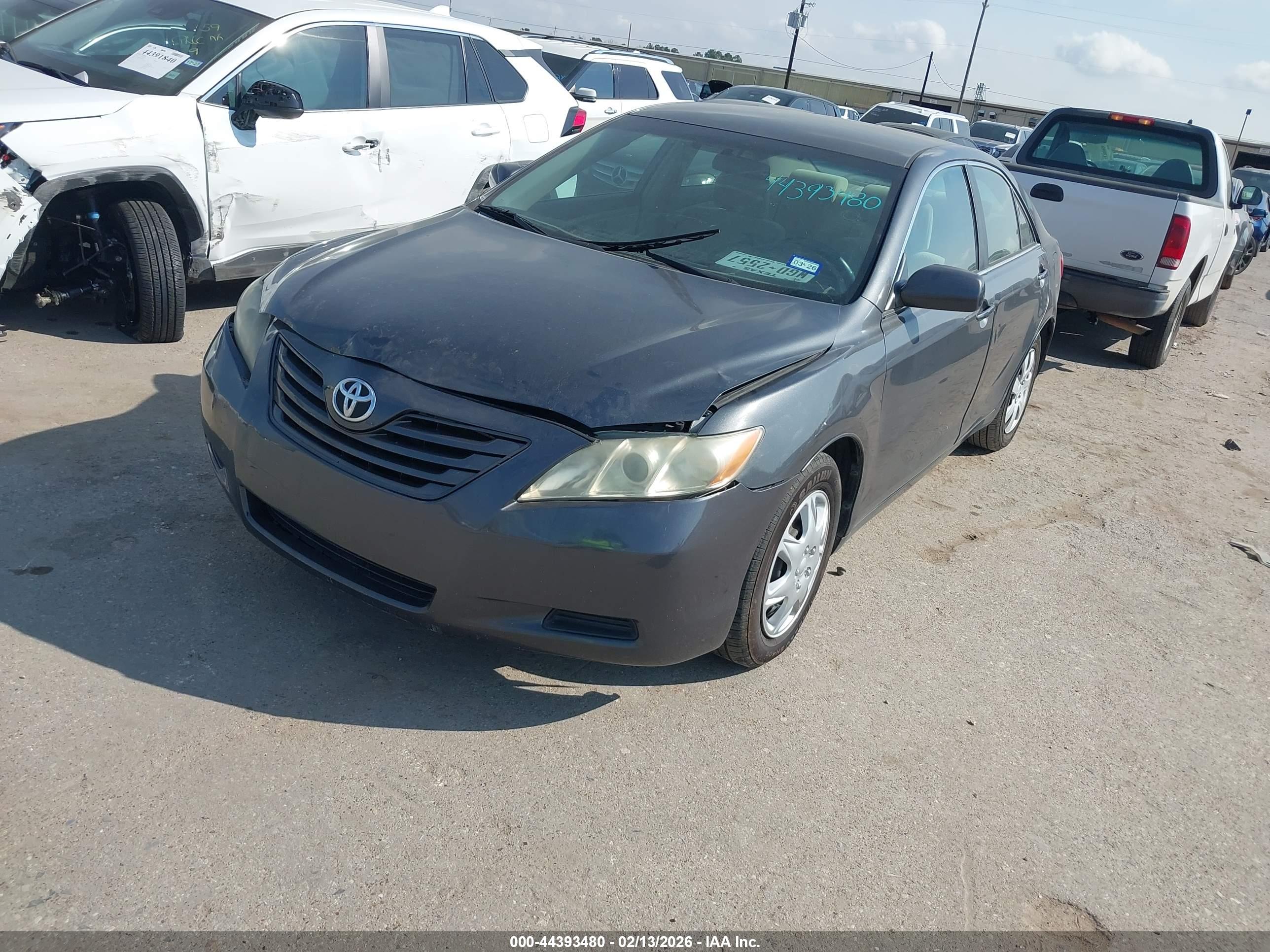 TOYOTA CAMRY image 2