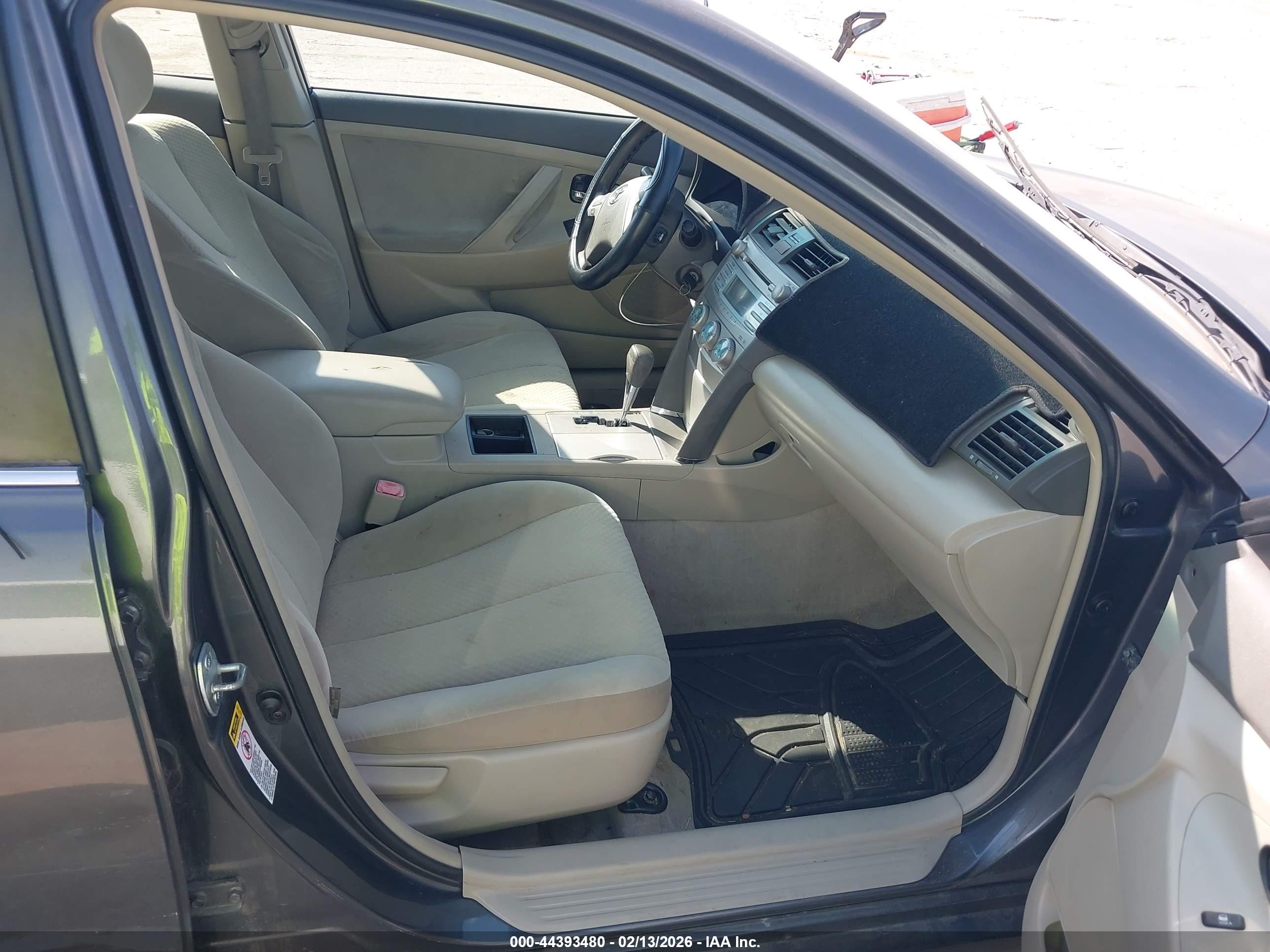 TOYOTA CAMRY image 5