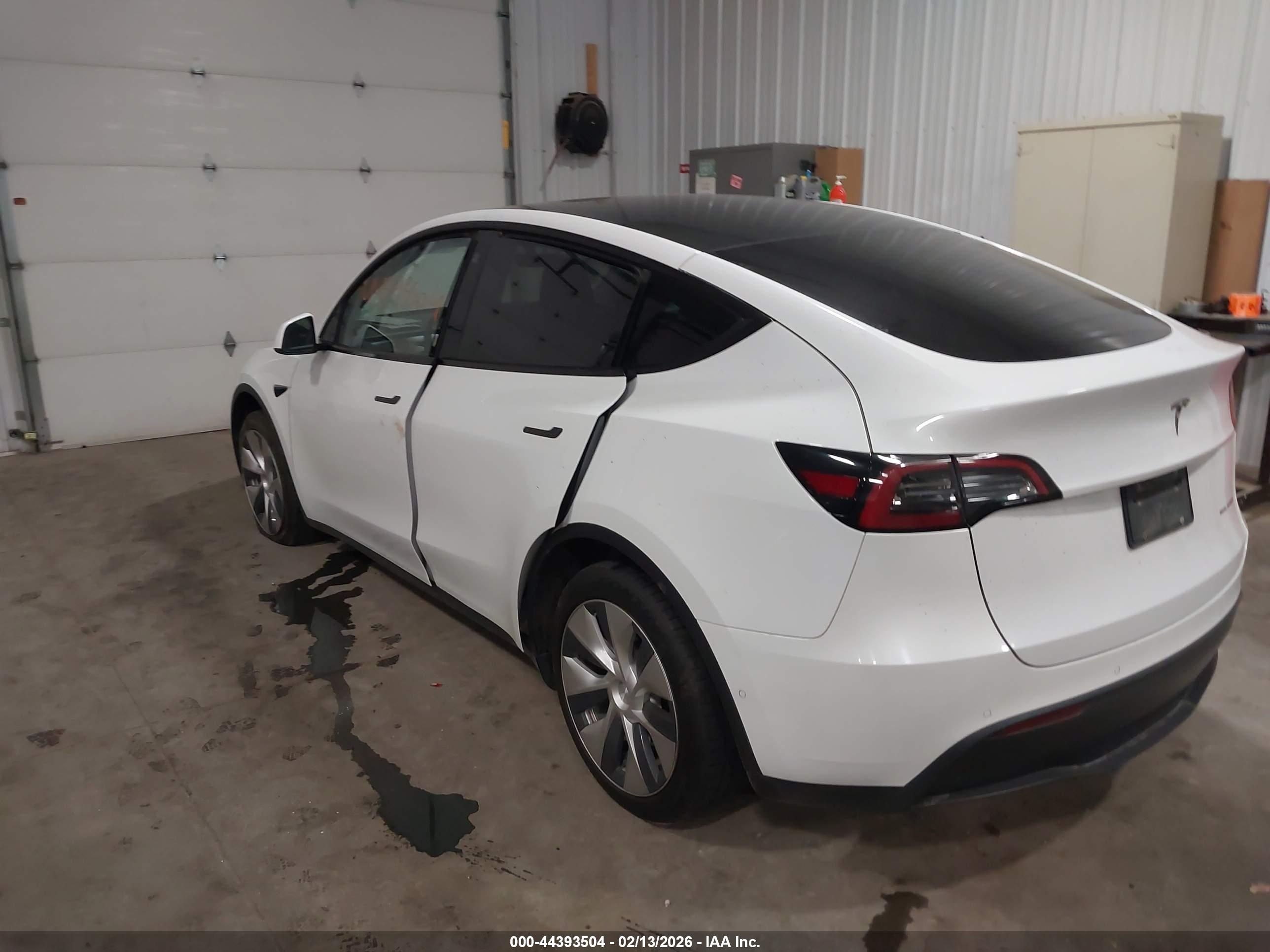 TESLA MODEL image 3