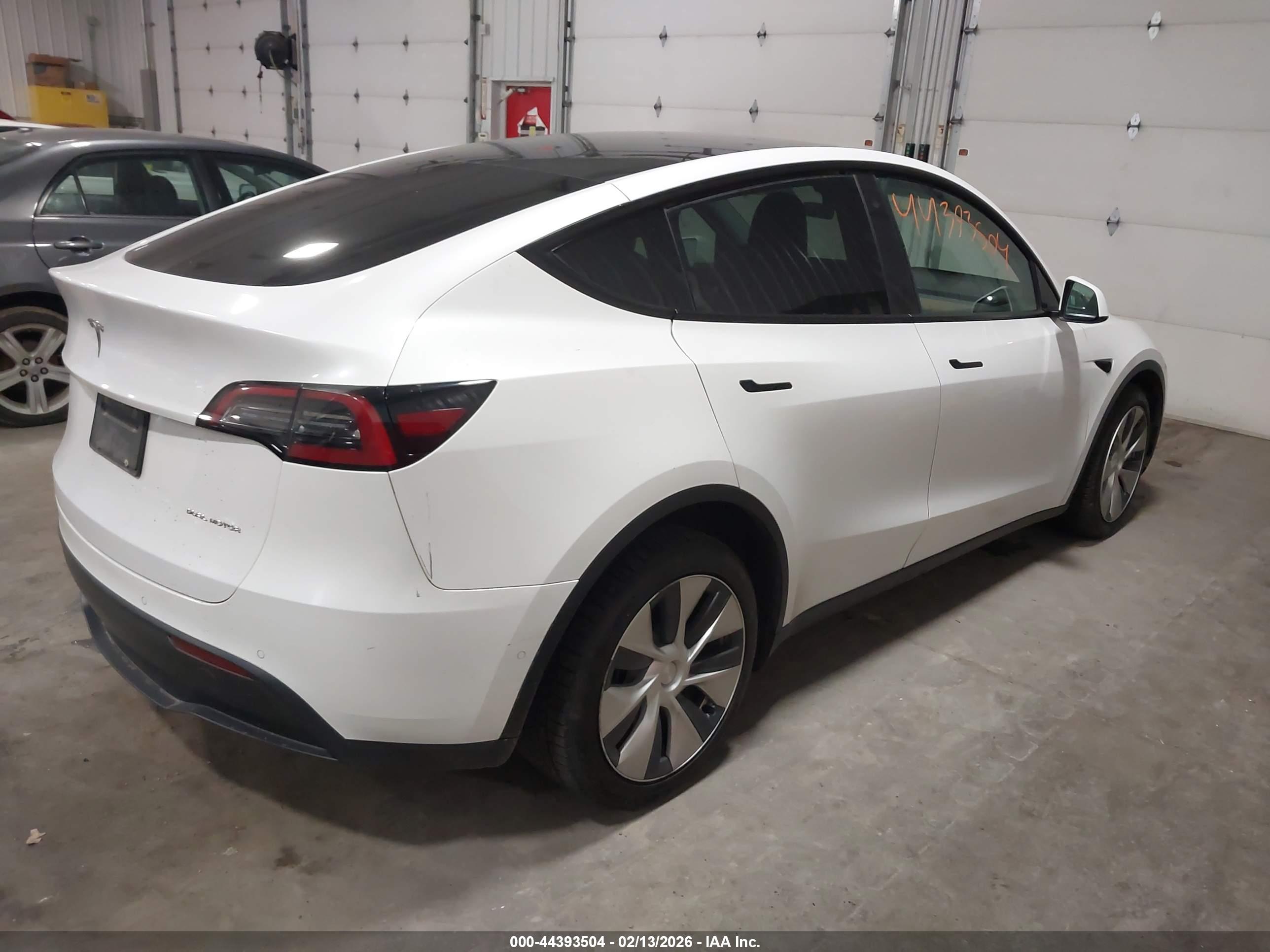 TESLA MODEL image 4
