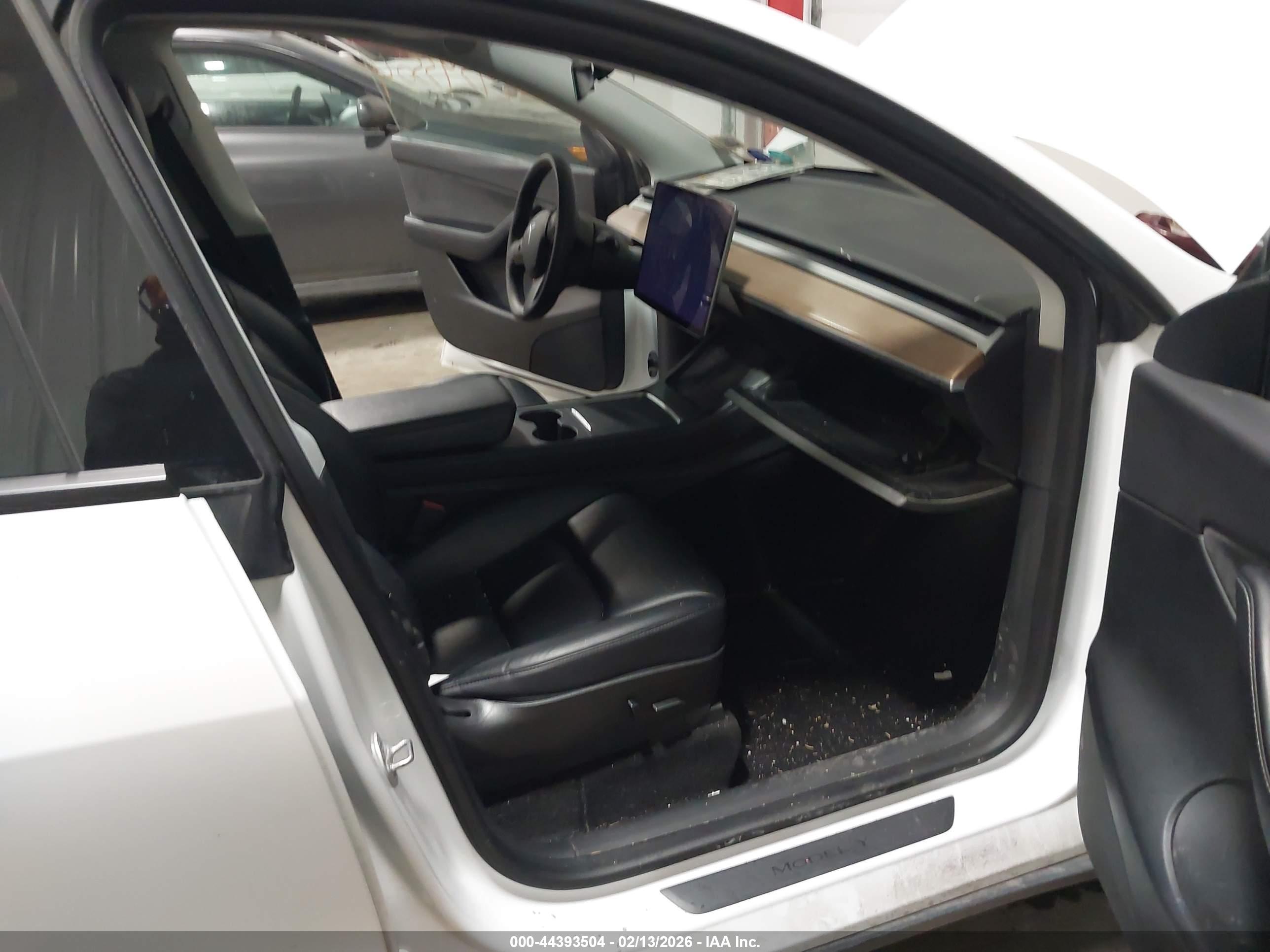 TESLA MODEL image 5