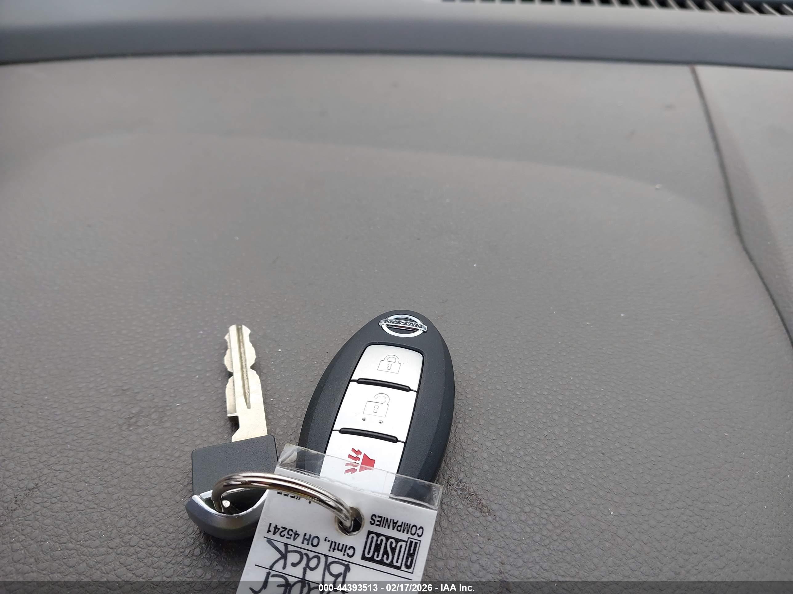 NISSAN VERSA image 11