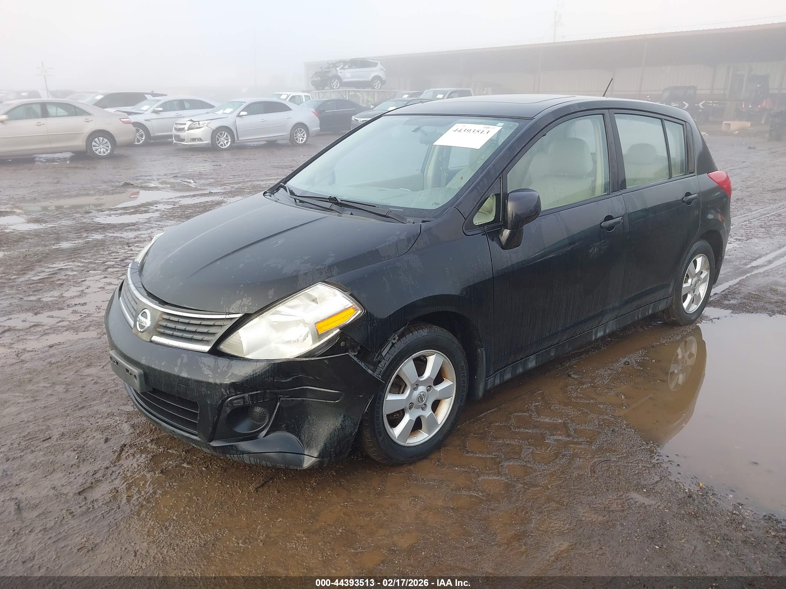 NISSAN VERSA image 2