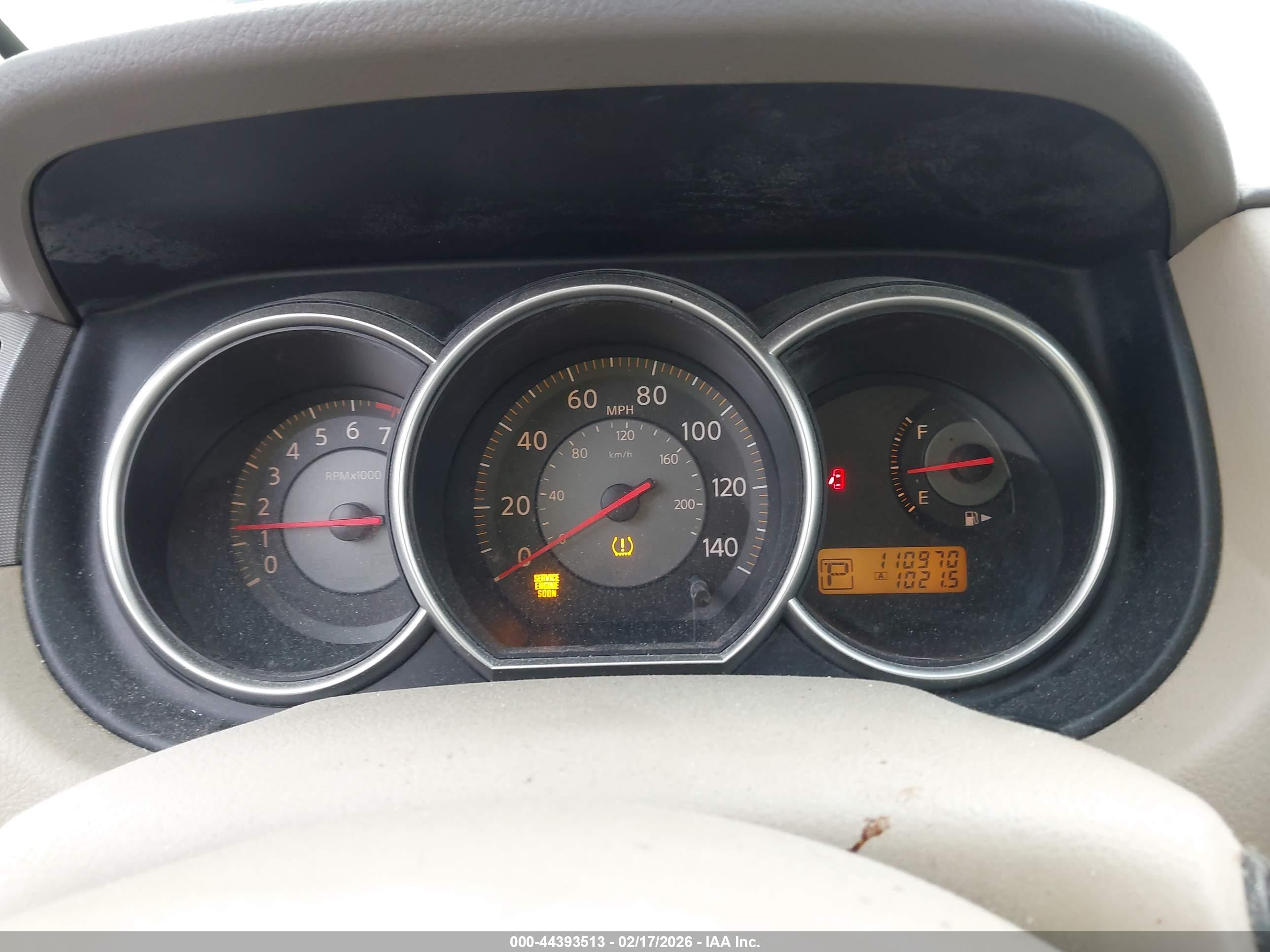 NISSAN VERSA image 7