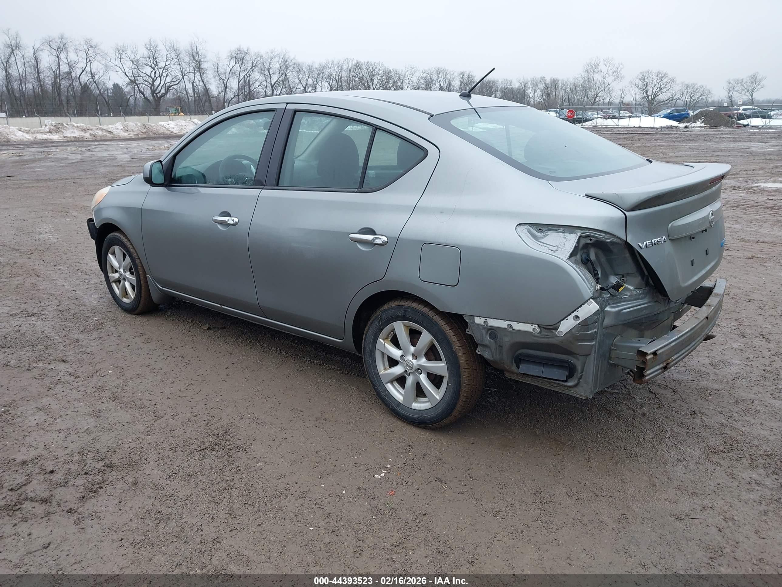 NISSAN VERSA image 3
