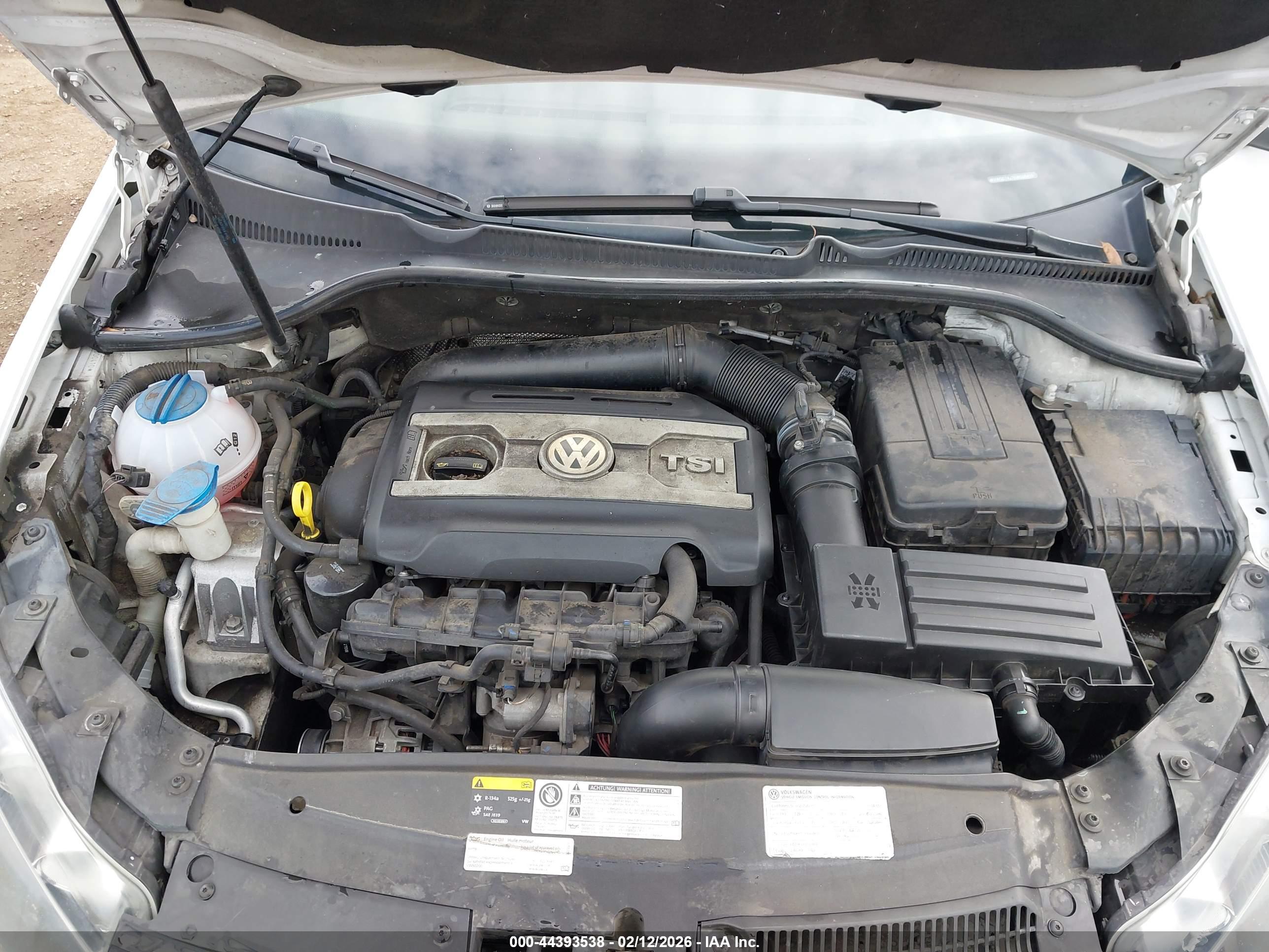 VOLKSWAGEN GTI image 10