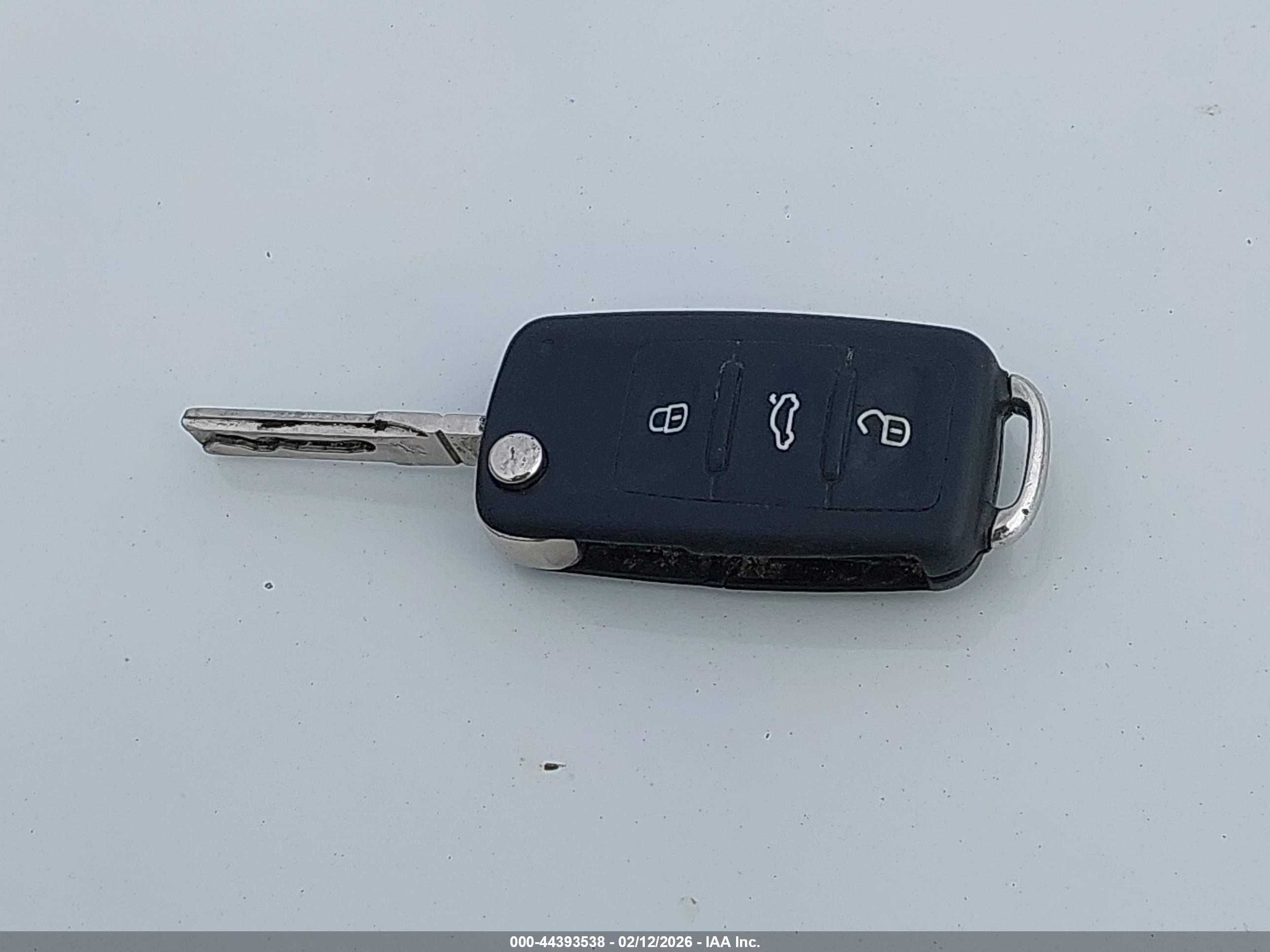 VOLKSWAGEN GTI image 11